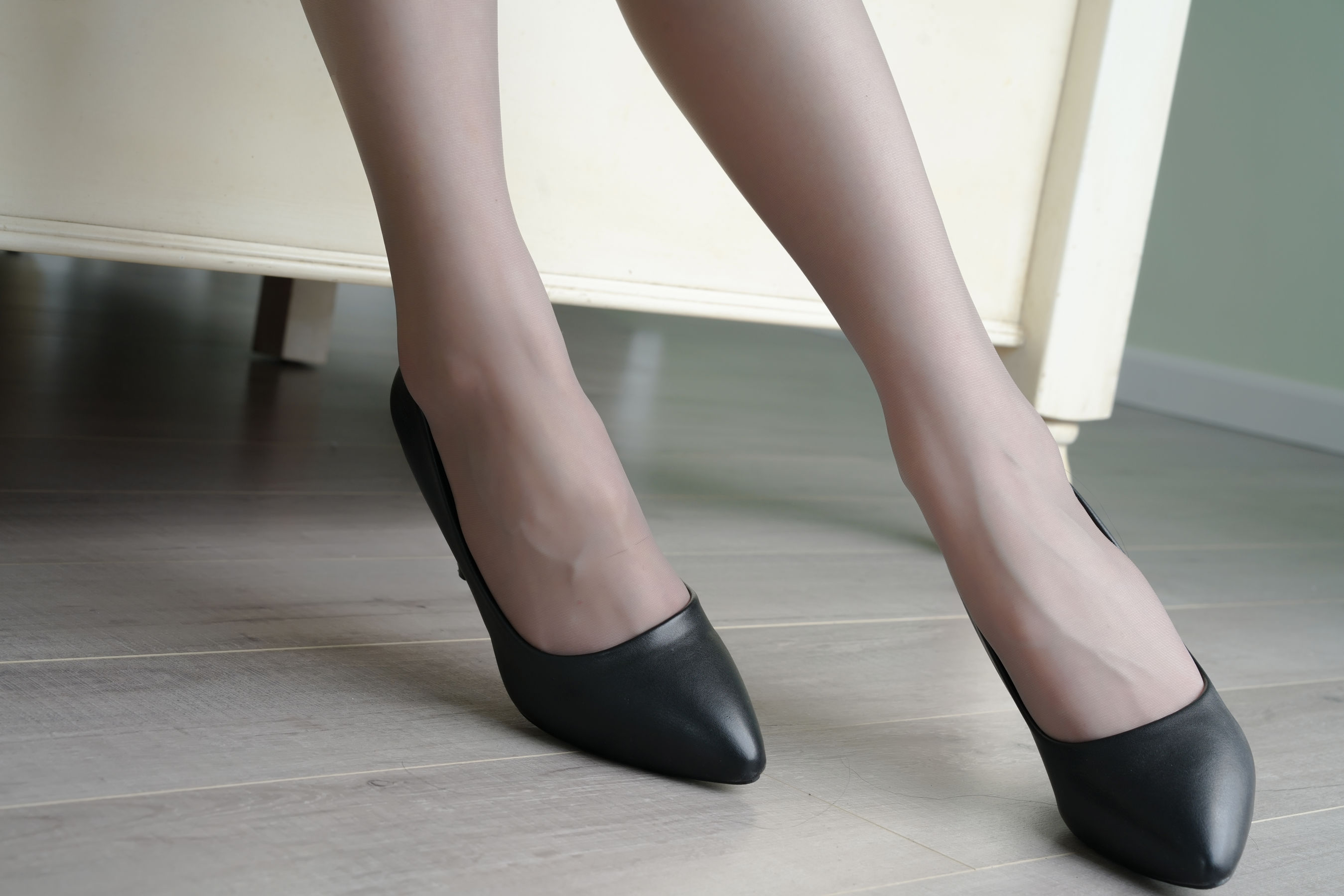 [COS福利] 萌妹子眼酱大魔王w - 西灰丝高筒第5张