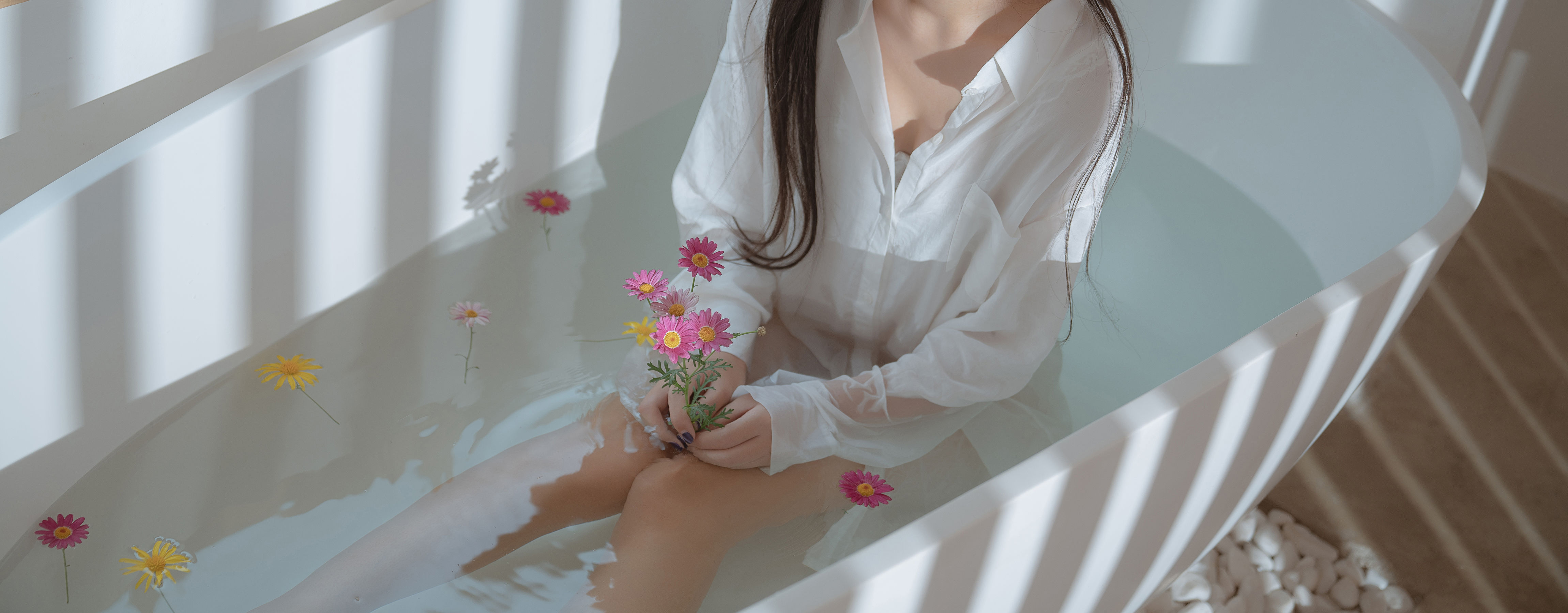 [COS福利] 阳光美少女萌芽儿o0 - 浴缸第8张