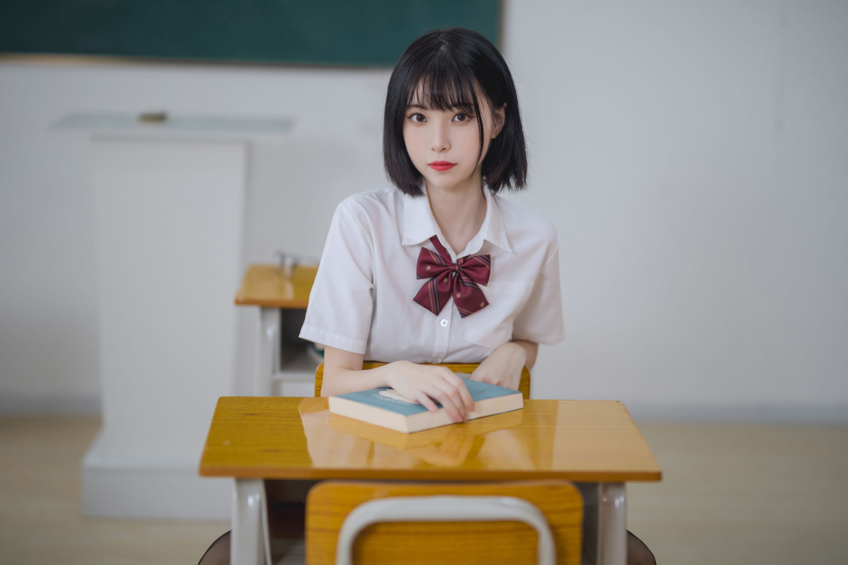 [福利COS] 许岚 - 教室jk黑丝第1张