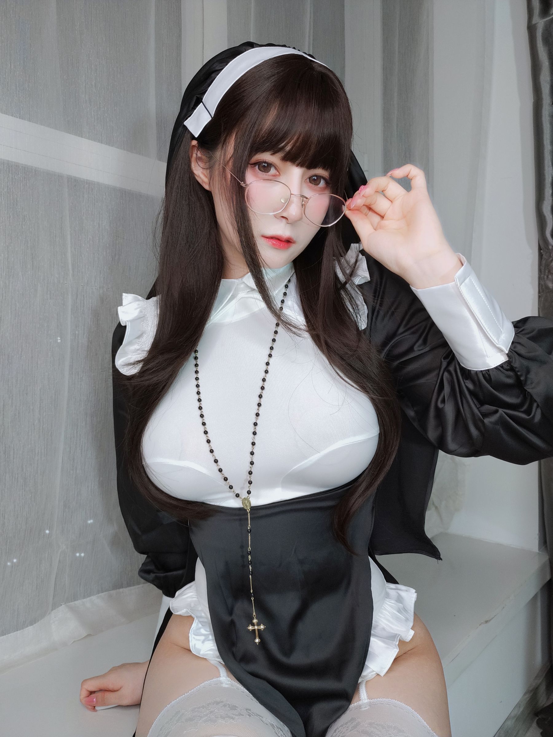 [福利COS] Coser小姐姐白银 - 修女第3张