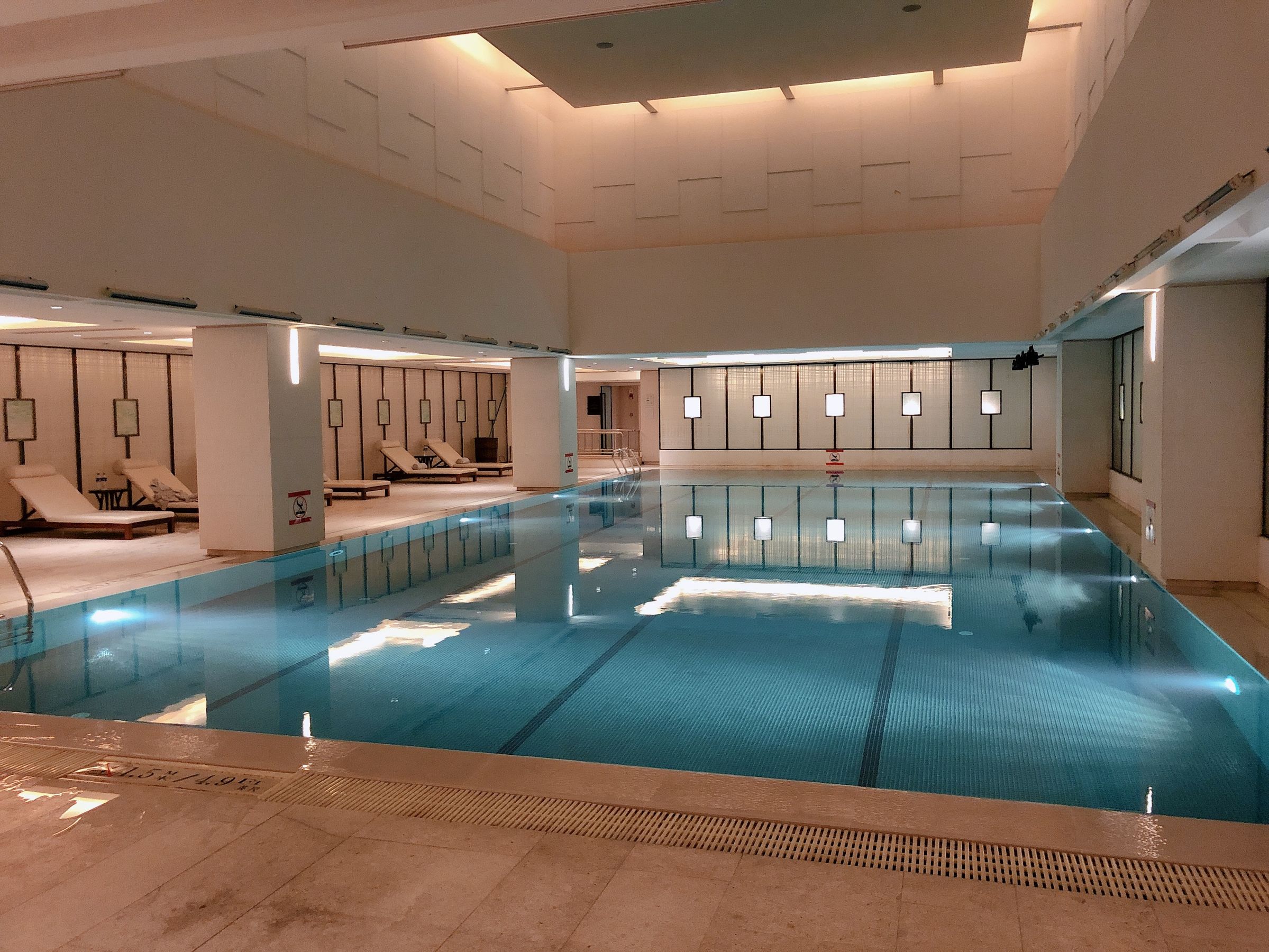 [福利COS] 安乔乔儿(Nia乔乔) No.012 泳池裸足第6张