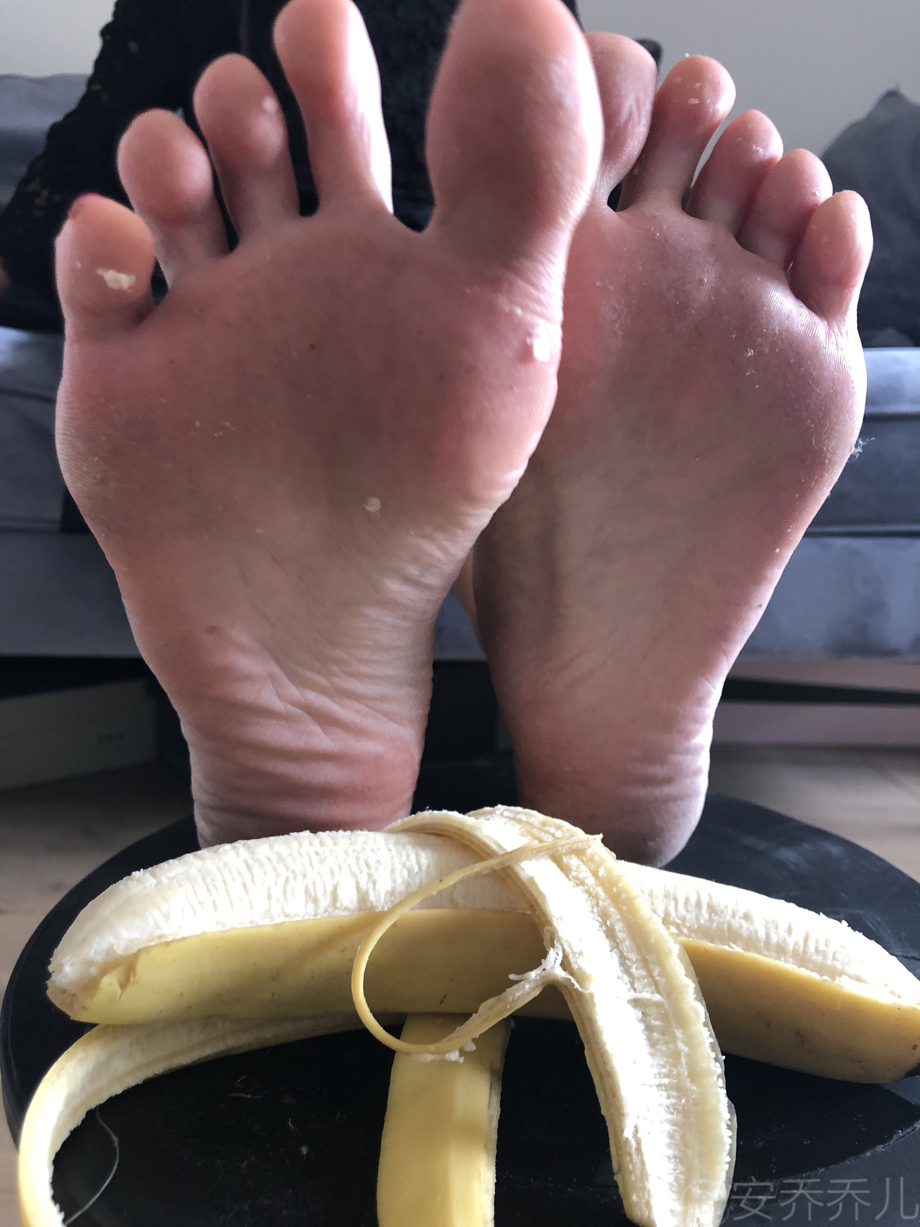 [福利COS] 安乔乔儿(Nia乔乔) No.009 踩香蕉第21张