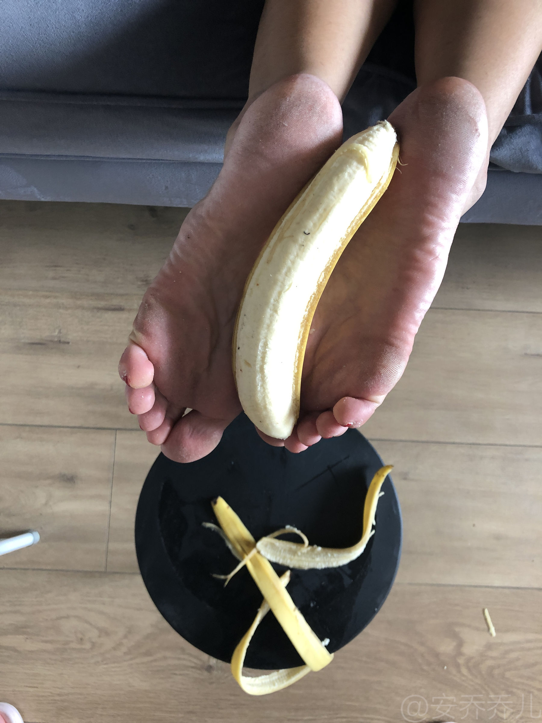 [福利COS] 安乔乔儿(Nia乔乔) No.009 踩香蕉第26张