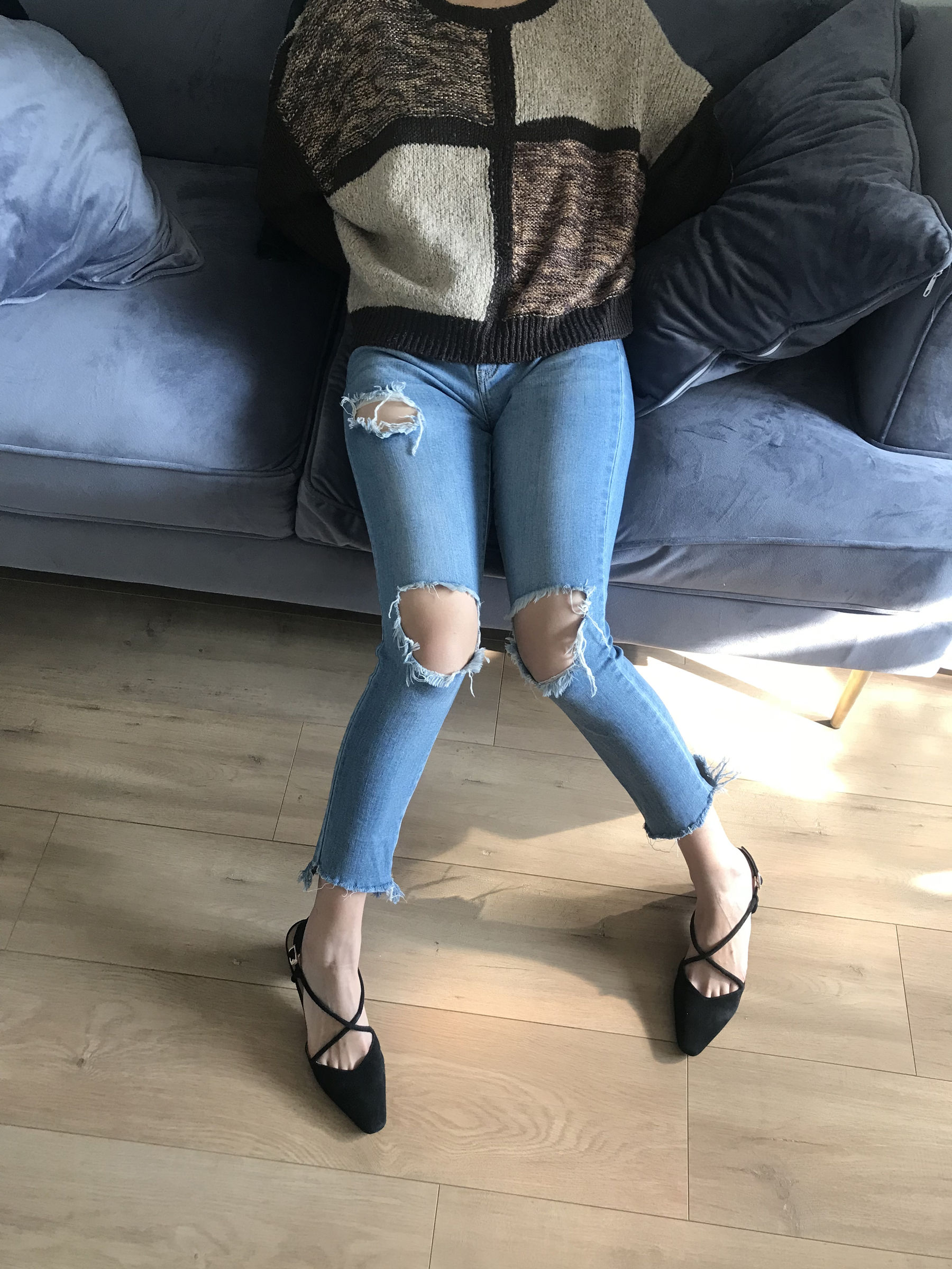 [福利COS] 安乔乔儿(Nia乔乔) No.015 脏脚踩鸡蛋第2张