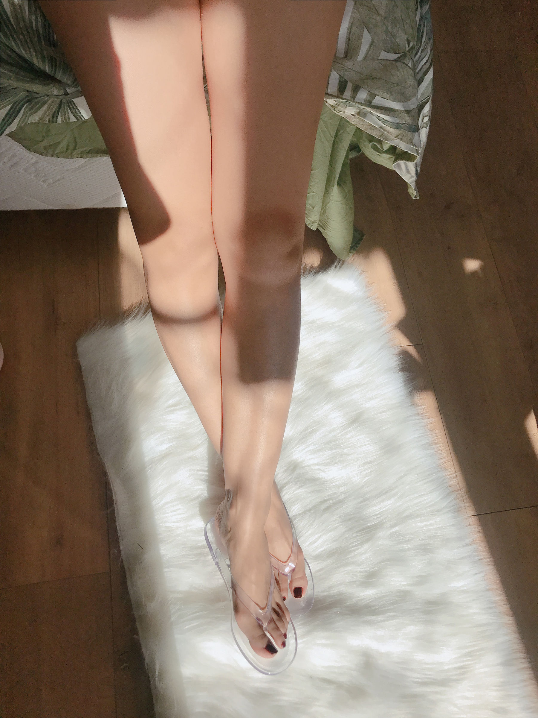 [福利COS] 安乔乔儿(Nia乔乔) No.012 泳池裸足第38张