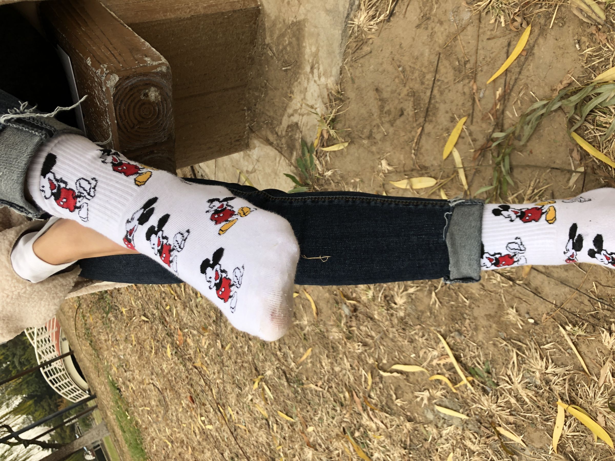 [福利COS] 安乔乔儿(Nia乔乔) No.010 红甲裸足第2张