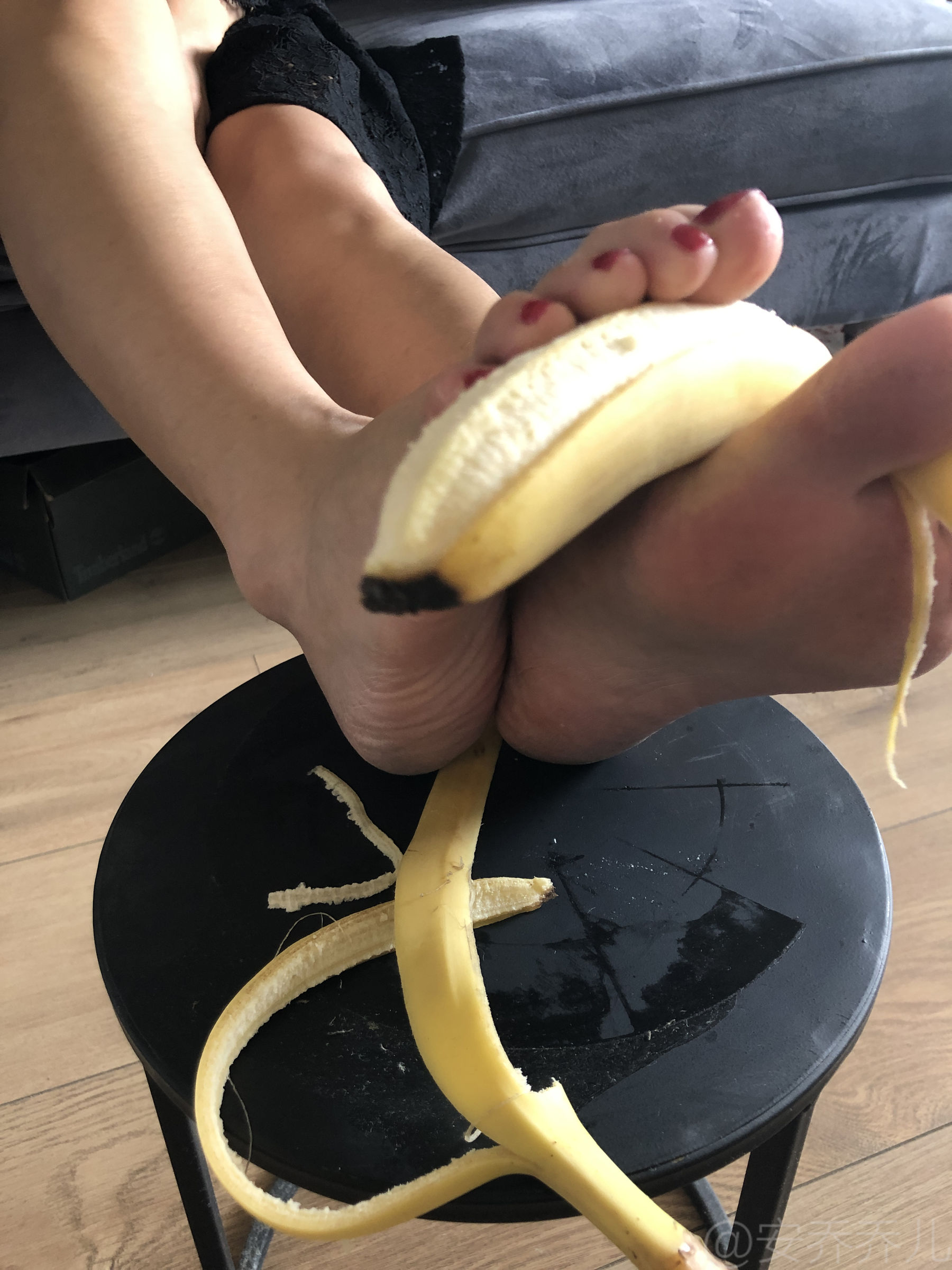 [福利COS] 安乔乔儿(Nia乔乔) No.009 踩香蕉第16张