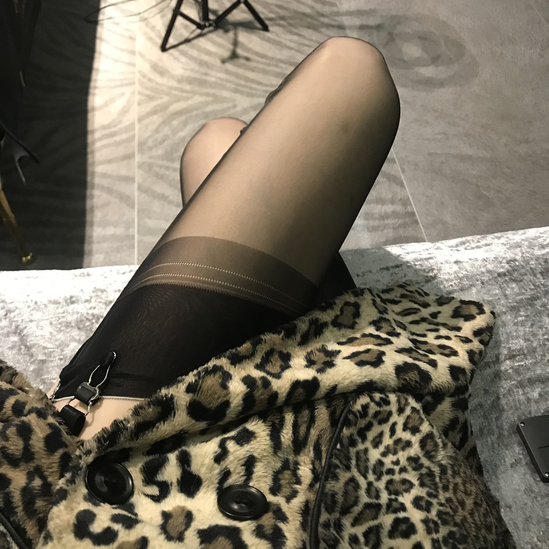 [福利COS] 丝足博主麋鹿_Monroe 2020.04.13 皮草丝惑第1张