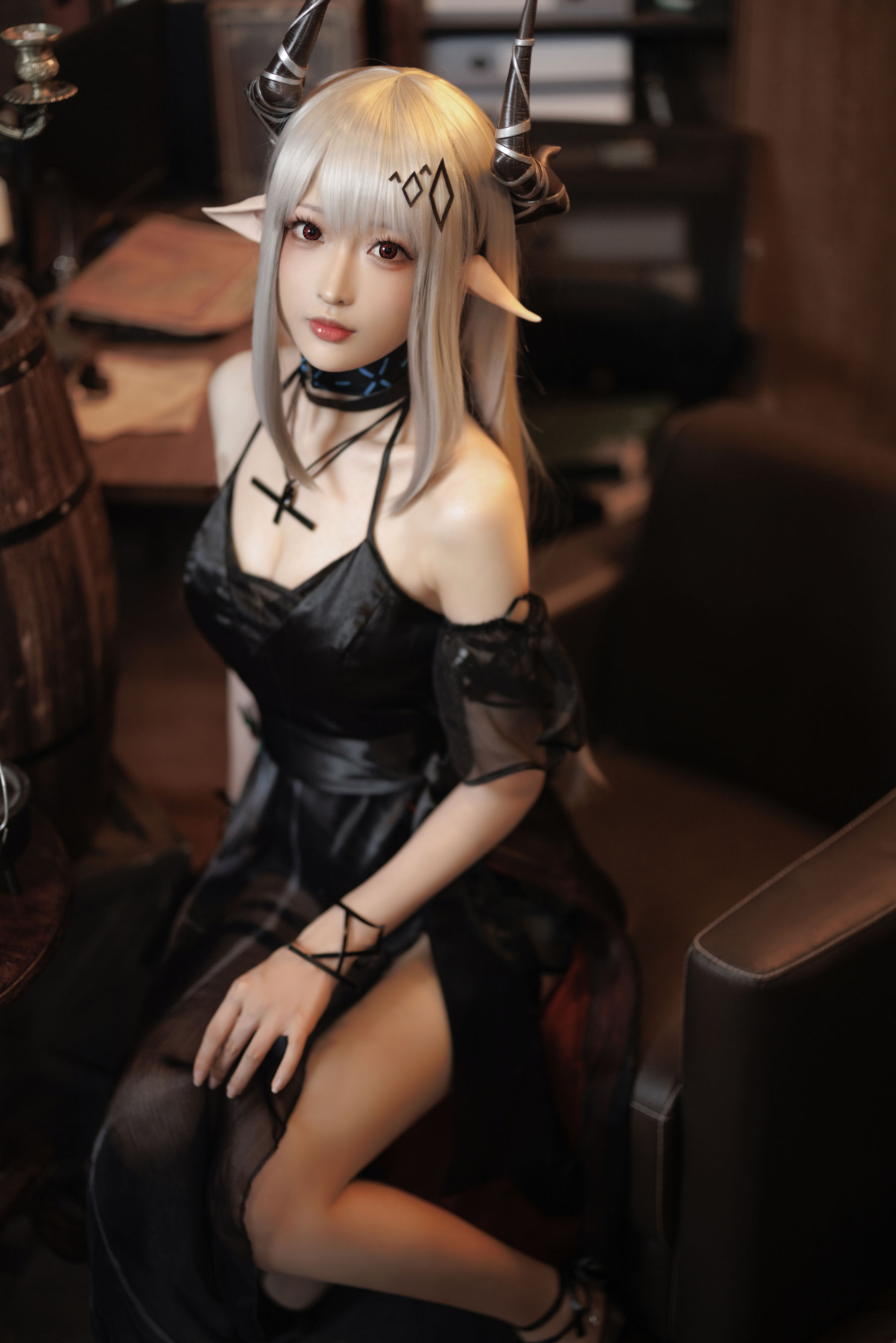 [福利COS] Coser小姐姐南宫 - 泥岩 礼服第1张