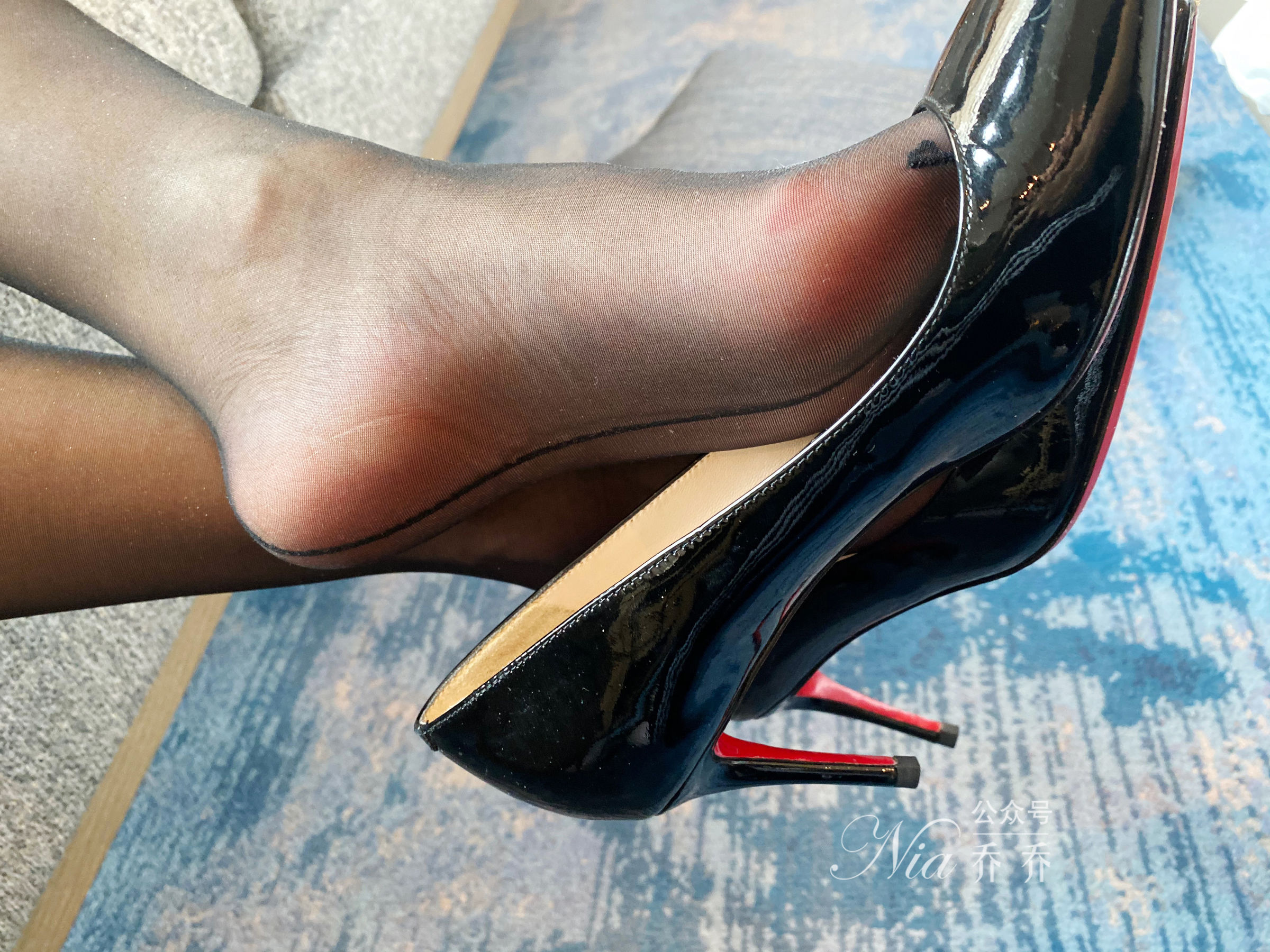 [福利COS] 安乔乔儿(Nia乔乔) 微密圈黑丝美腿写真合集第15张