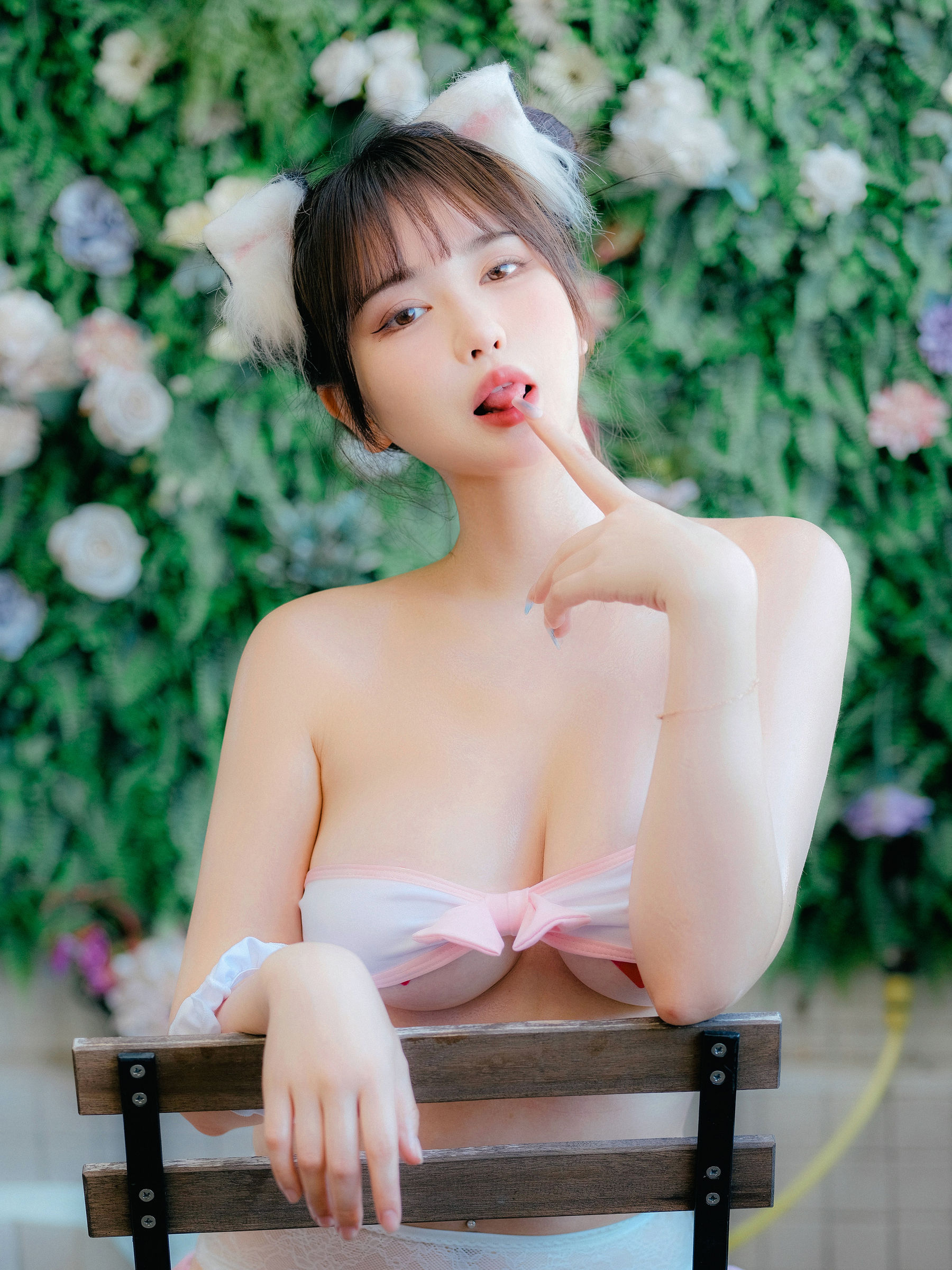 [福利COS] Tina很妖孽呀 - 粉色吊带袜猫女友第19张