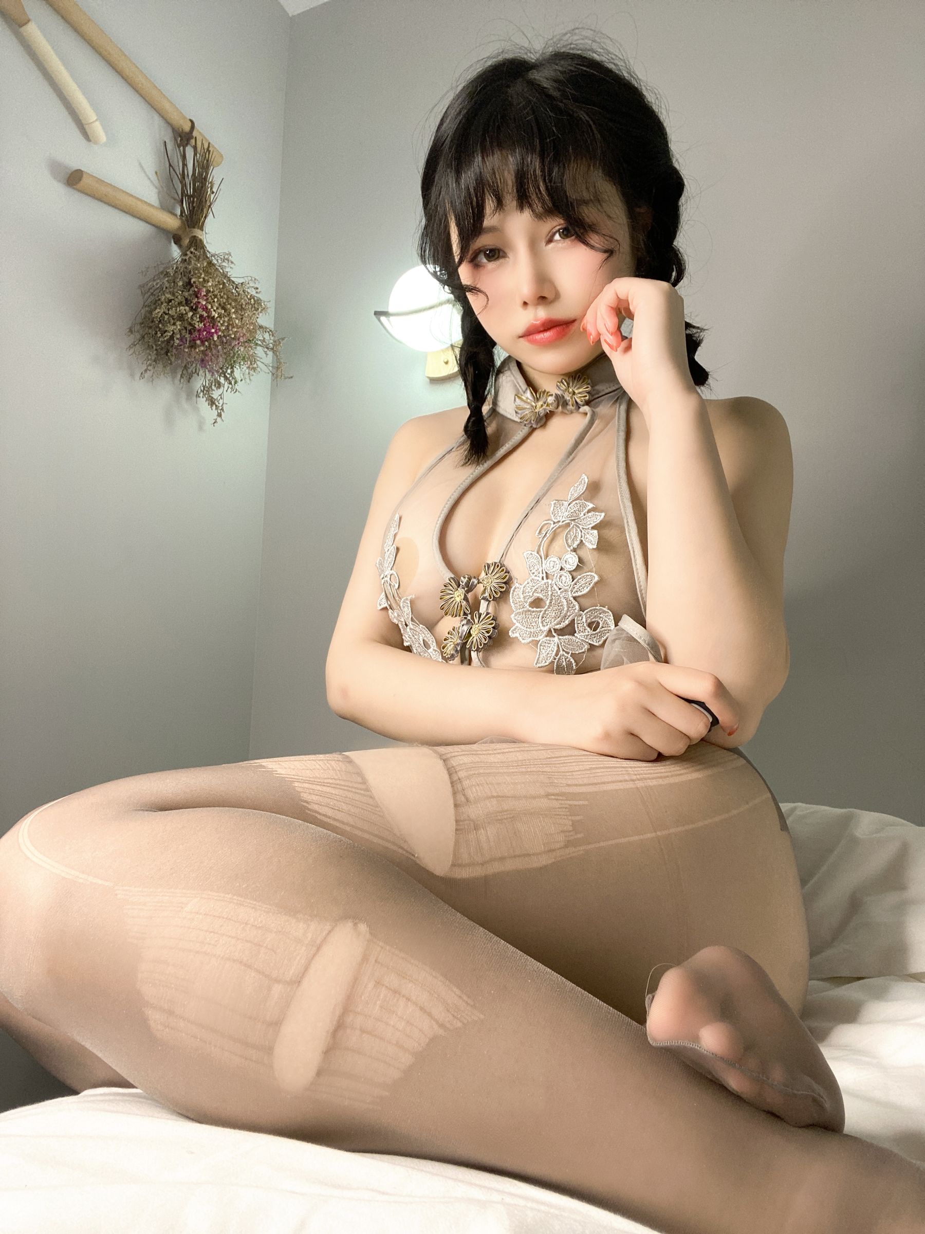 [福利COS] 七月喵子 - 透明灰撕袜第1张