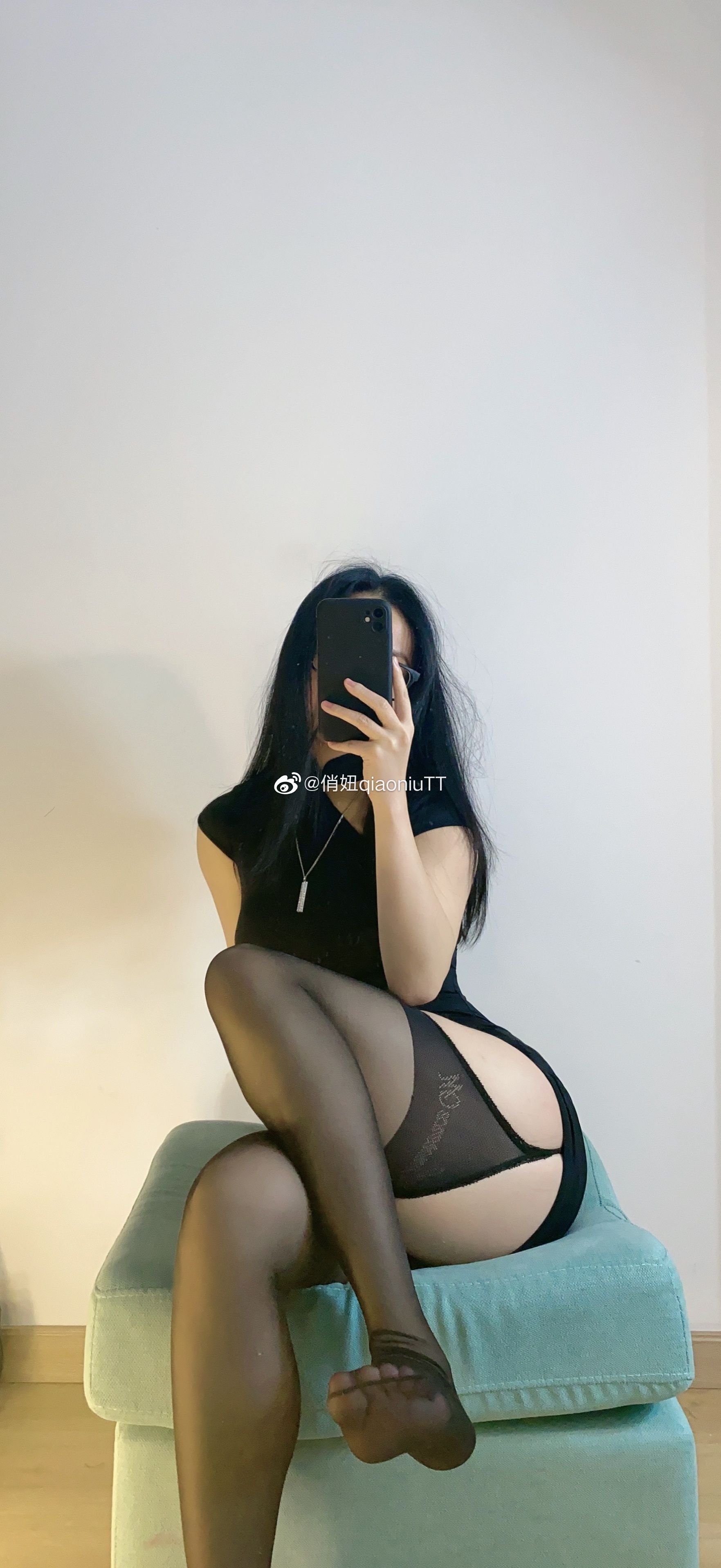 [福利COS] 俏妞qiaoniuTT - 丝袜长腿翘臀 视图合集第38张