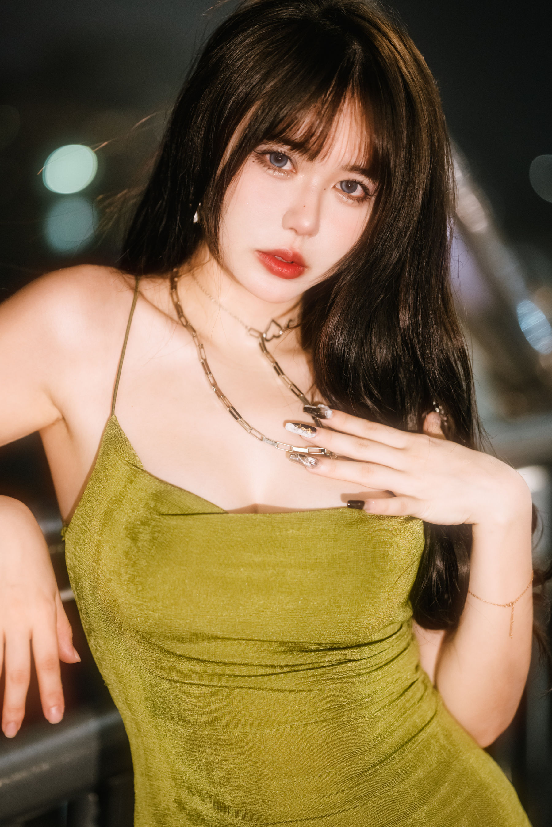 [福利COS] Tina很妖孽呀 - 绿色连衣裙第1张