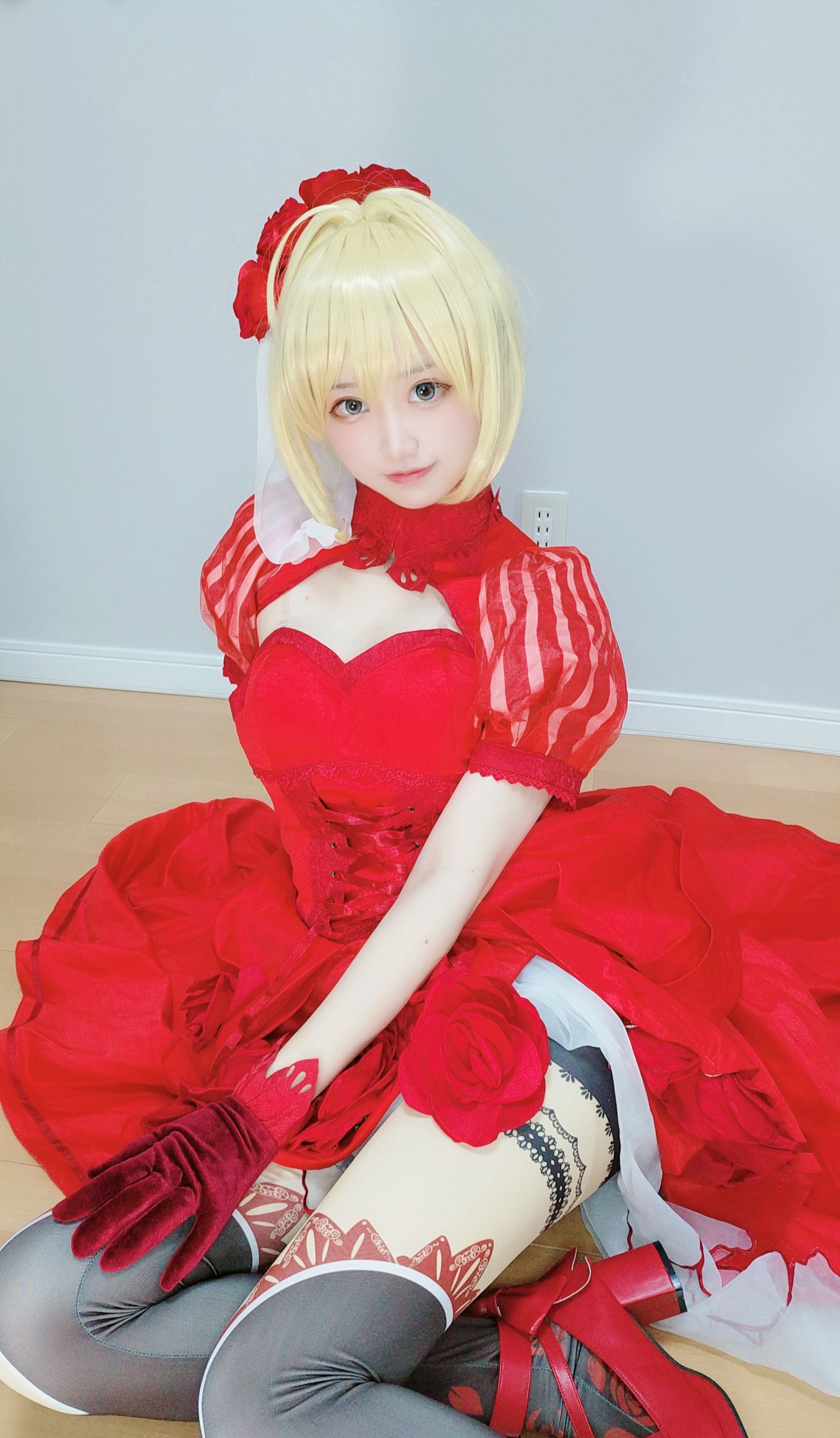 [福利COS] 千阳(ちよ) - 尼禄红礼服第4张