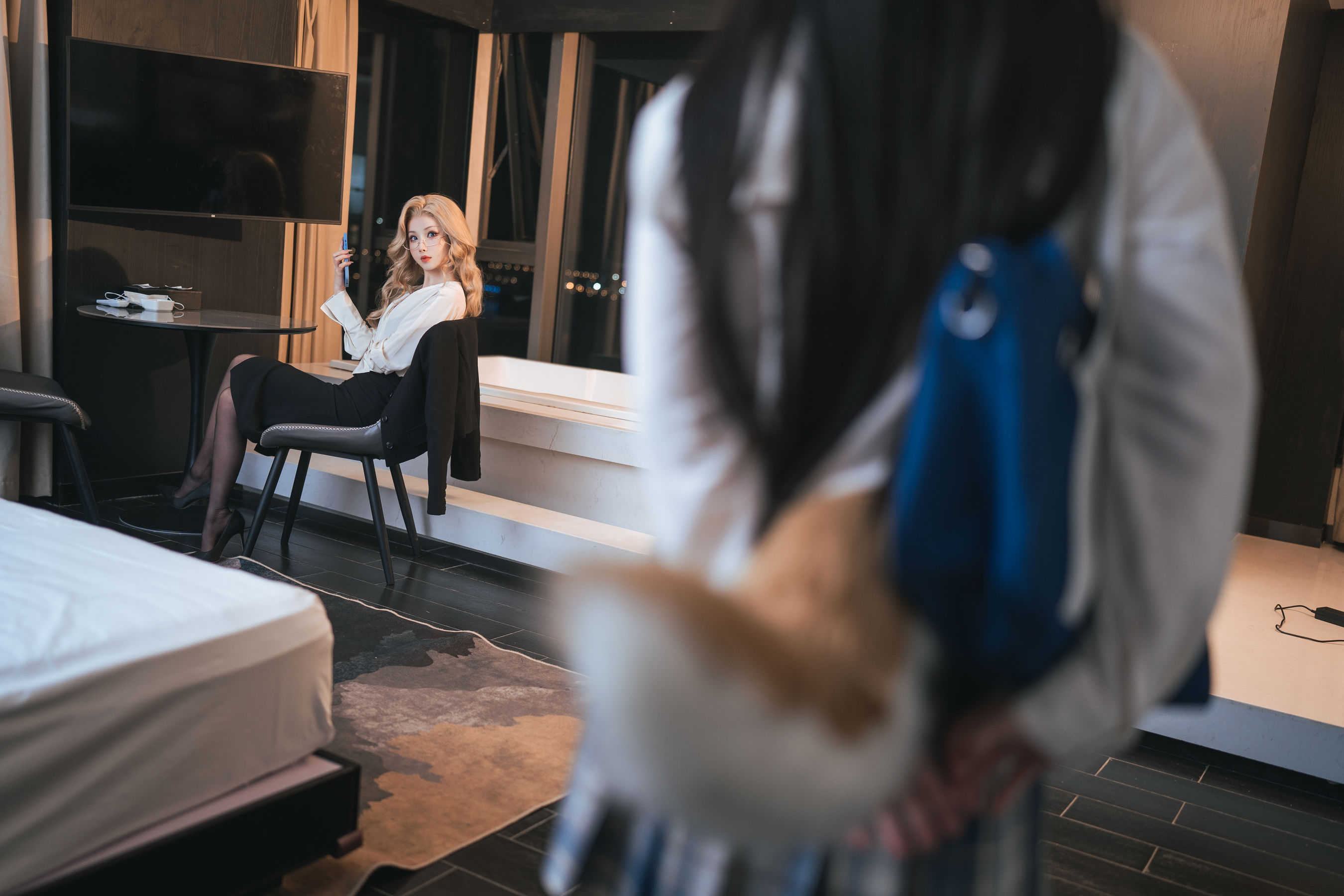 [福利COS] COS福利rioko凉凉子&amp;amp;面饼仙儿 - 女上司双人版第1张