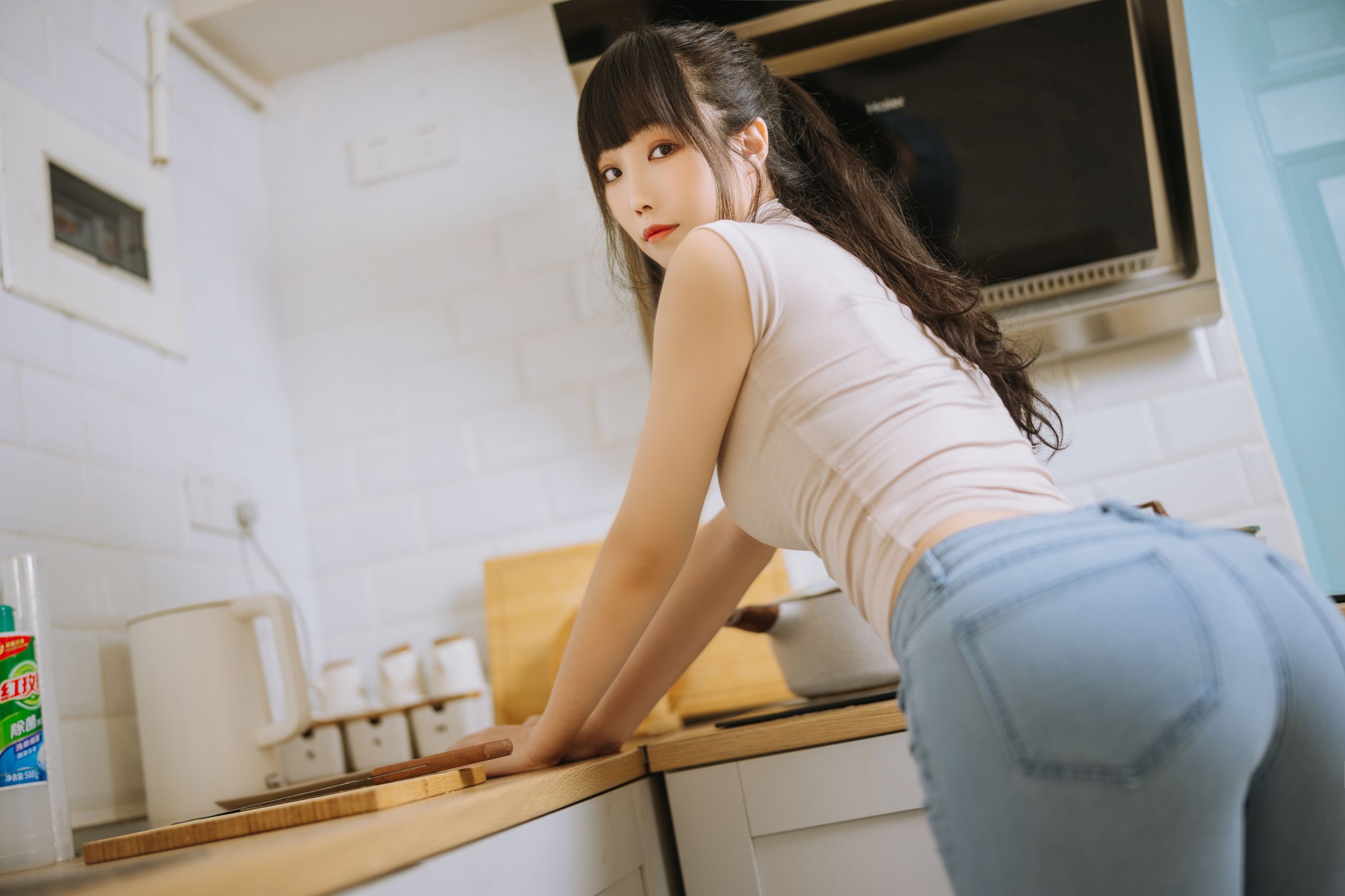 [福利COS] Cosplay汪知子 - 姐姐的牛仔裤第14张