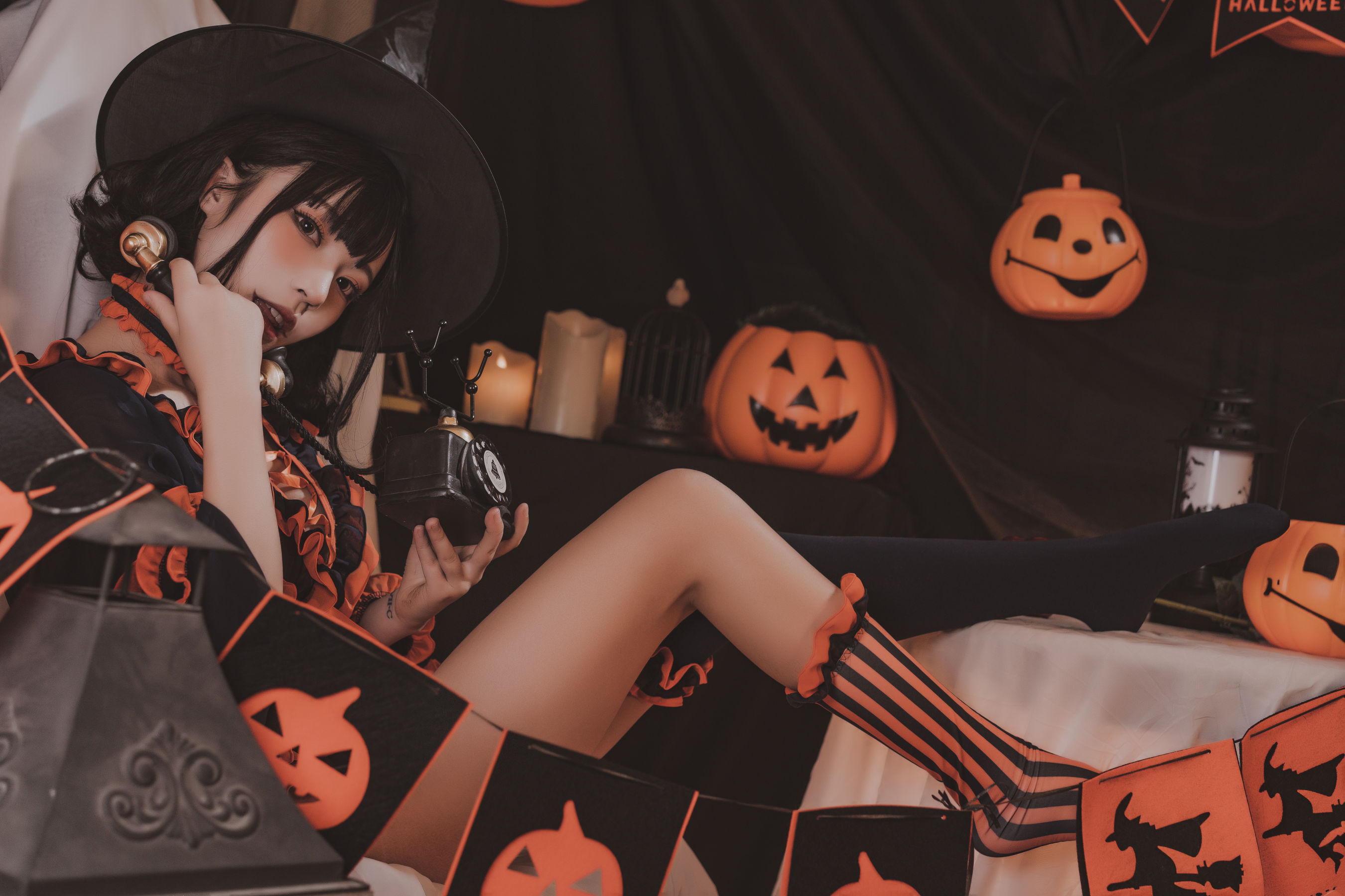 [福利COS] 萌妹白易子教主 - 万圣节魔女第3张