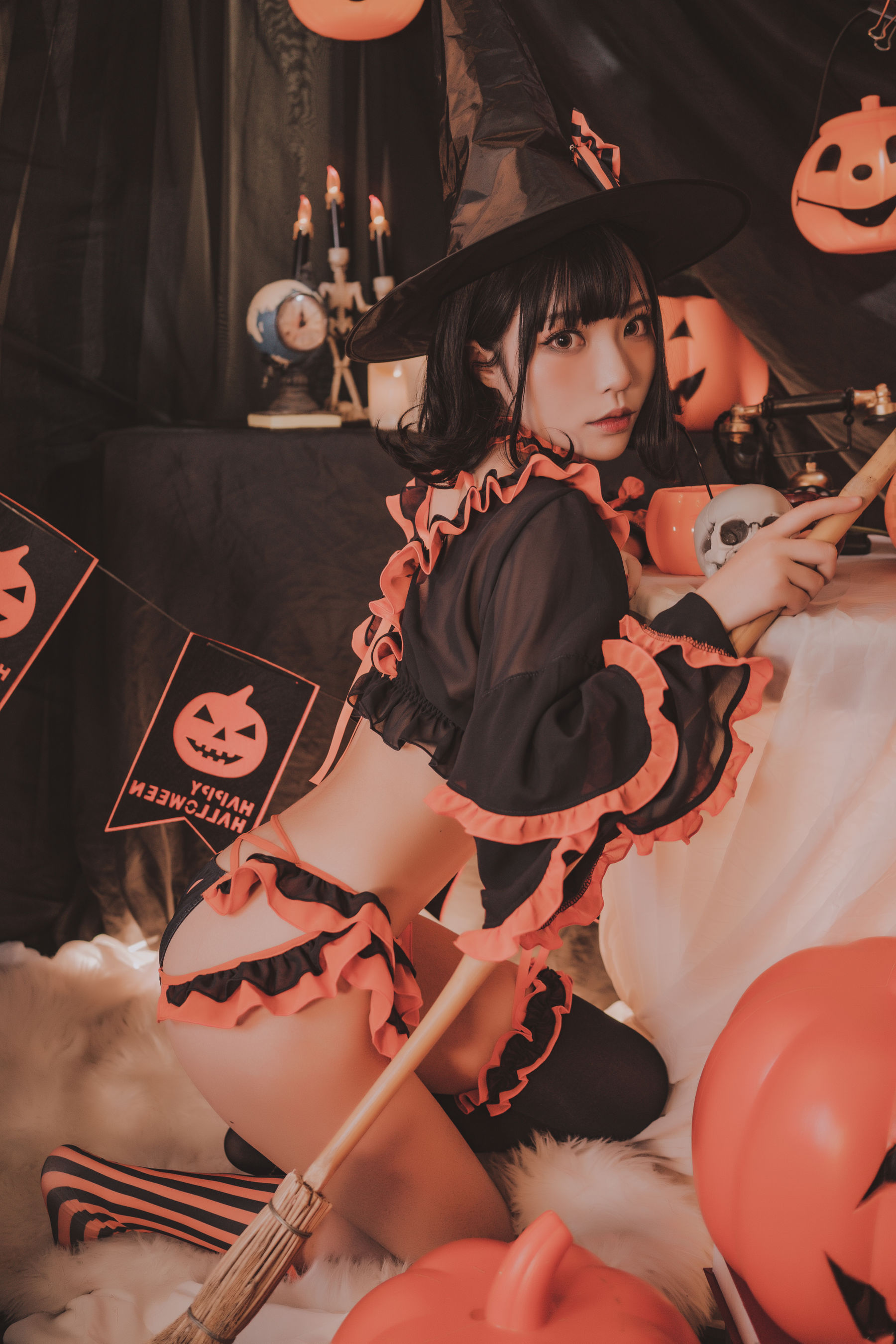 [福利COS] 萌妹白易子教主 - 万圣节魔女第5张