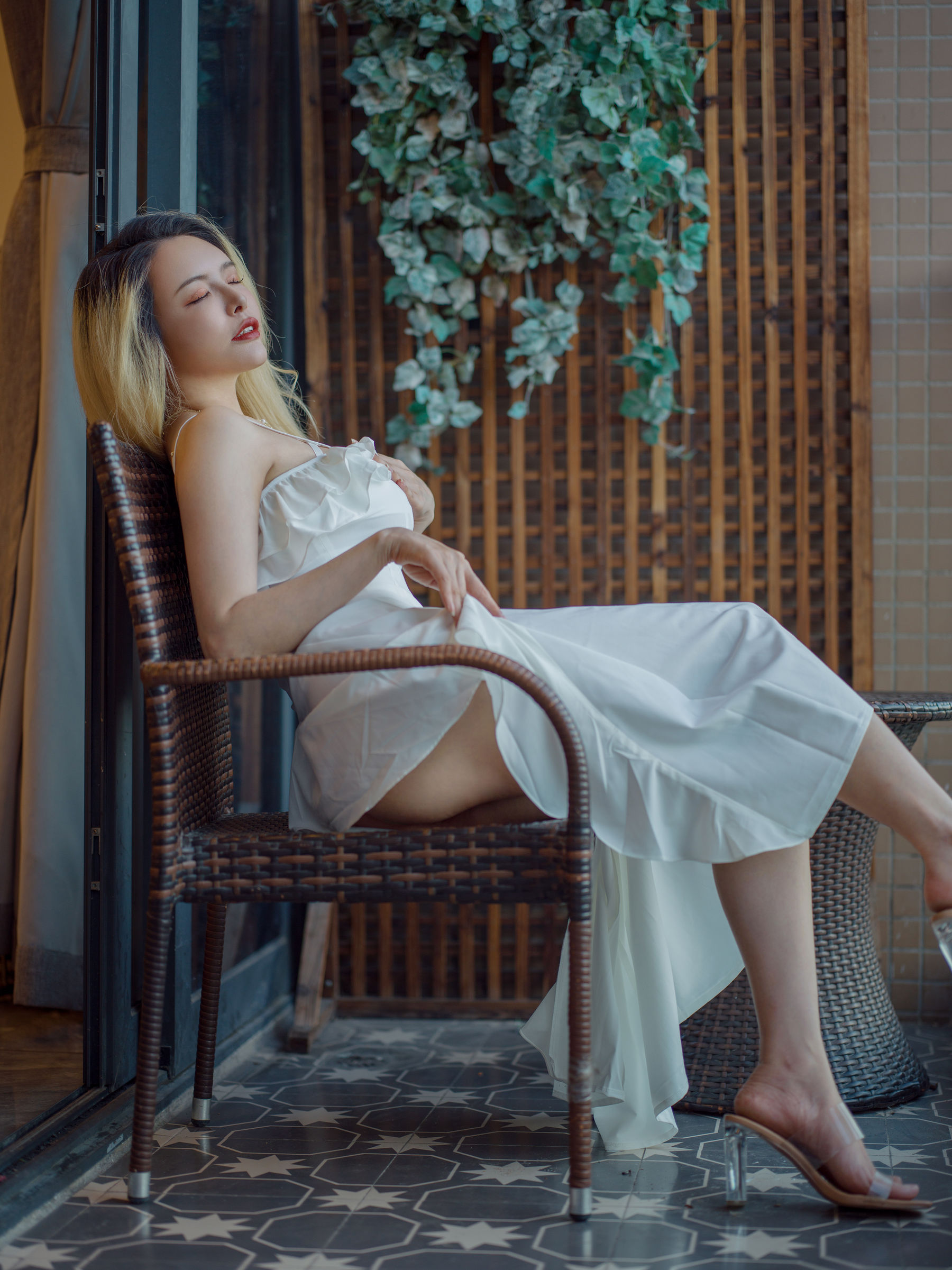 [福利COS] 秋和柯基(夏小秋秋秋) - 白色连衣裙第4张