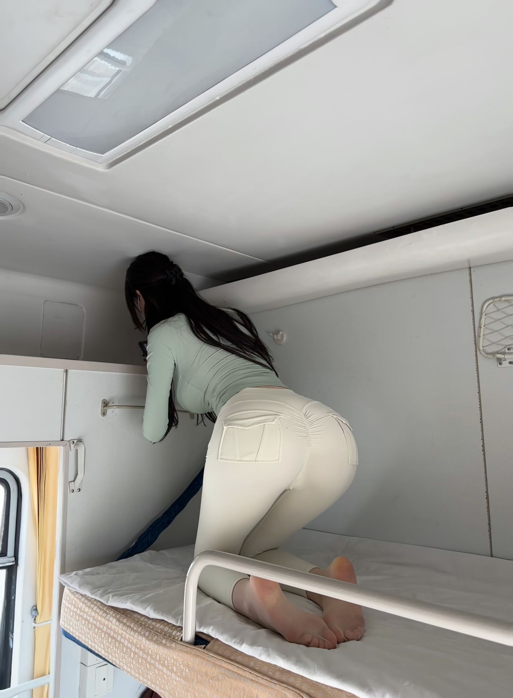 [福利COS] 脸红Dearie - 高铁之旅第19张