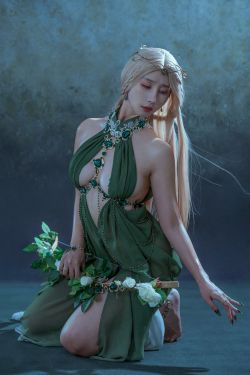 [福利COS] 云溪溪 - 奶桃 孔雀石