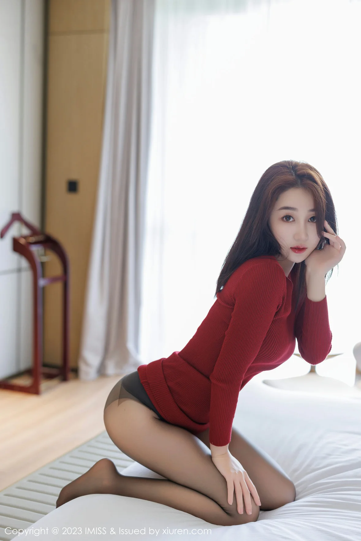  爱蜜社 Vol.738 九月生__ 红色连衣短裙性感写真 [46P]第8张