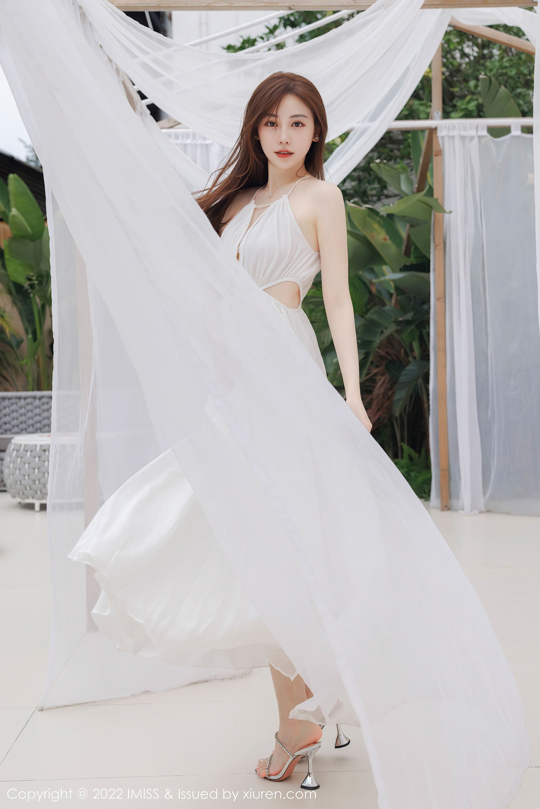  爱蜜社 VOL.706 Lynn刘奕宁 长裙美腿第1张