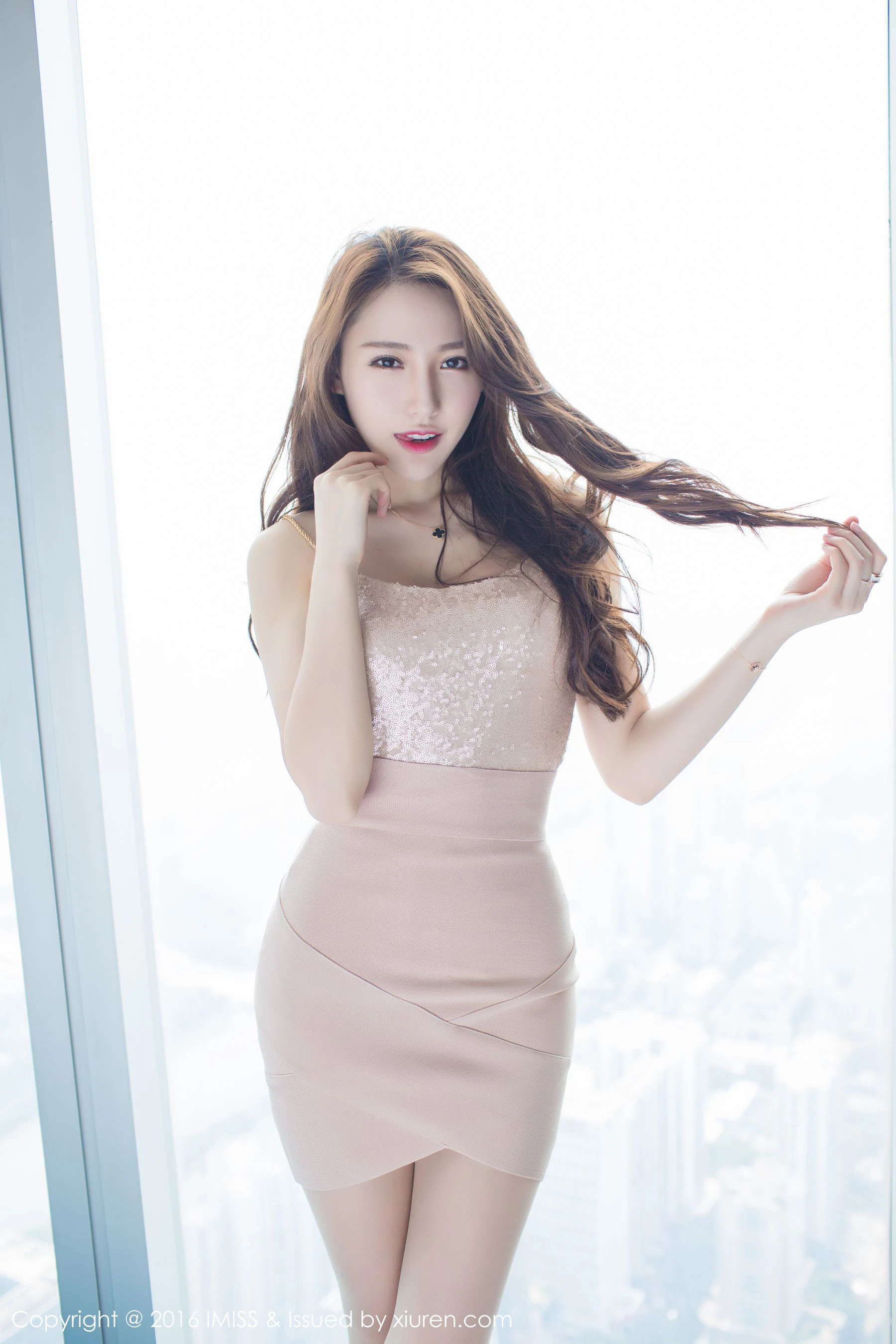  刘奕宁Lynn《美腿短裙+性感内衣》 爱蜜社IMiss Vol.088第1张