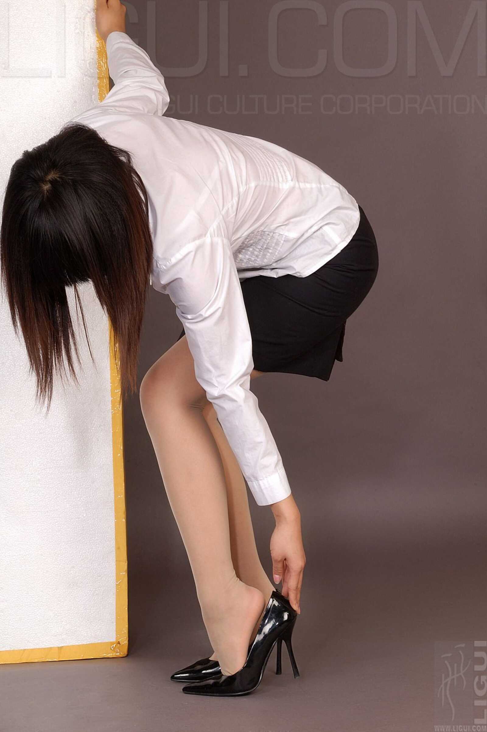 [丽柜LiGui] Model 晶晶《白領丽人》丝足写真集图片第1张