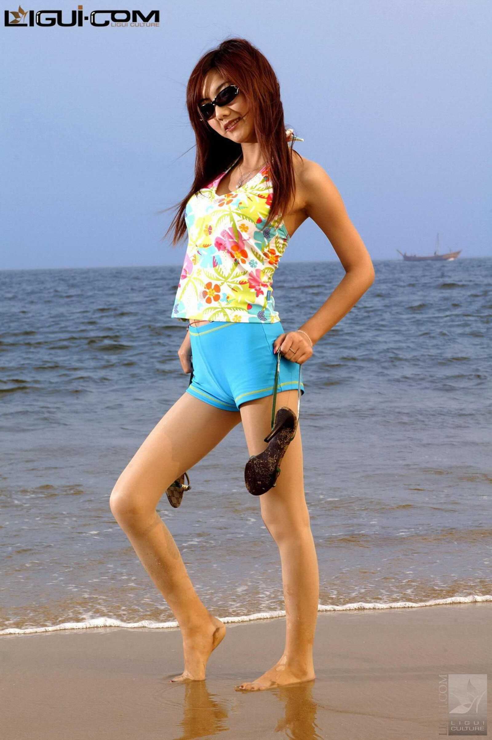 Model 丝丝《海边沙滩美女》 [丽柜LiGui] 丝足写真第4张