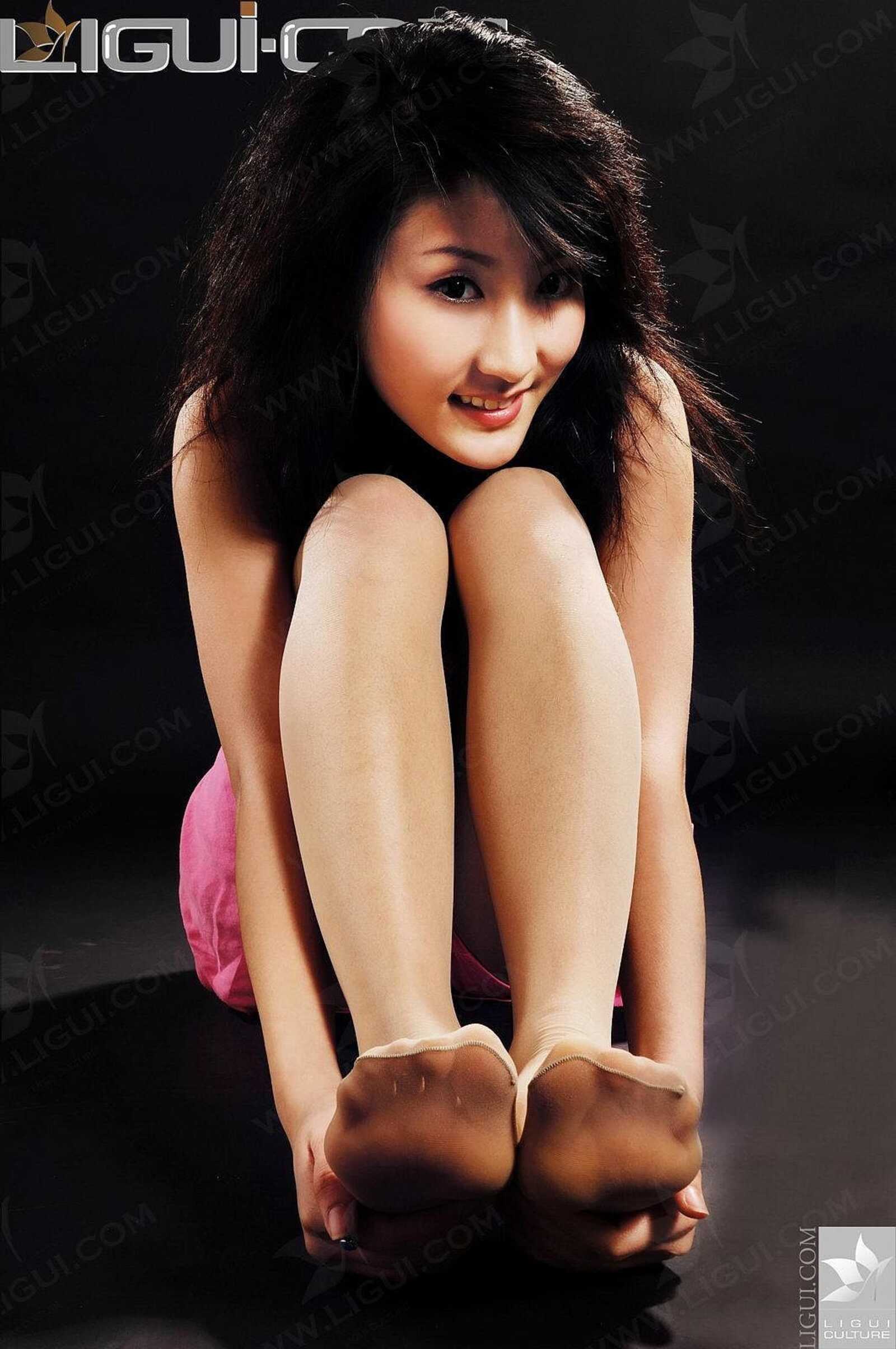 Model 陈佳崎《拜倒粉红榴裙》 丝足写真图片 [丽第11张