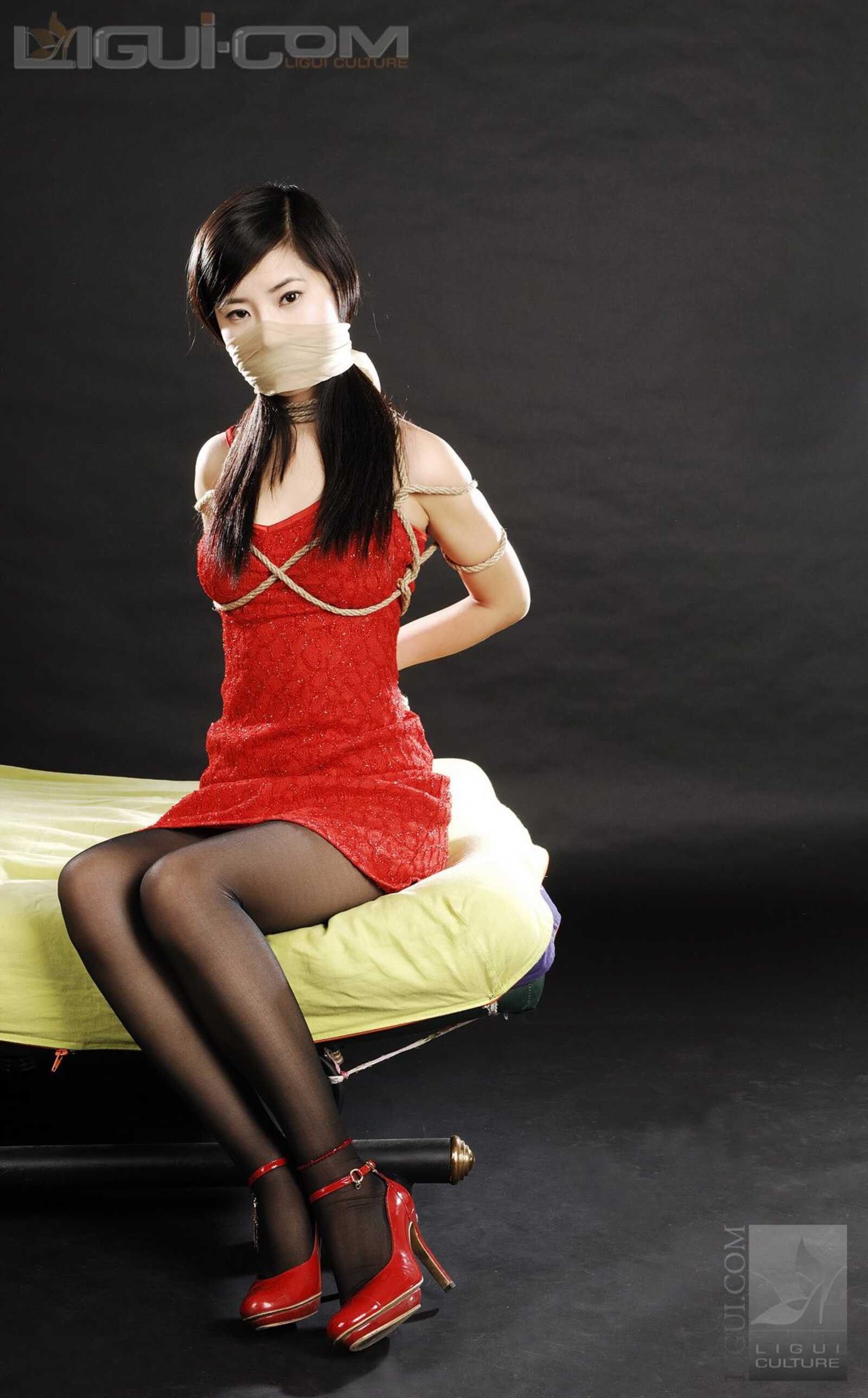 Model 卡鲁鲁《俏皮可爱小美女伊贺流袜堵式束缚第12张