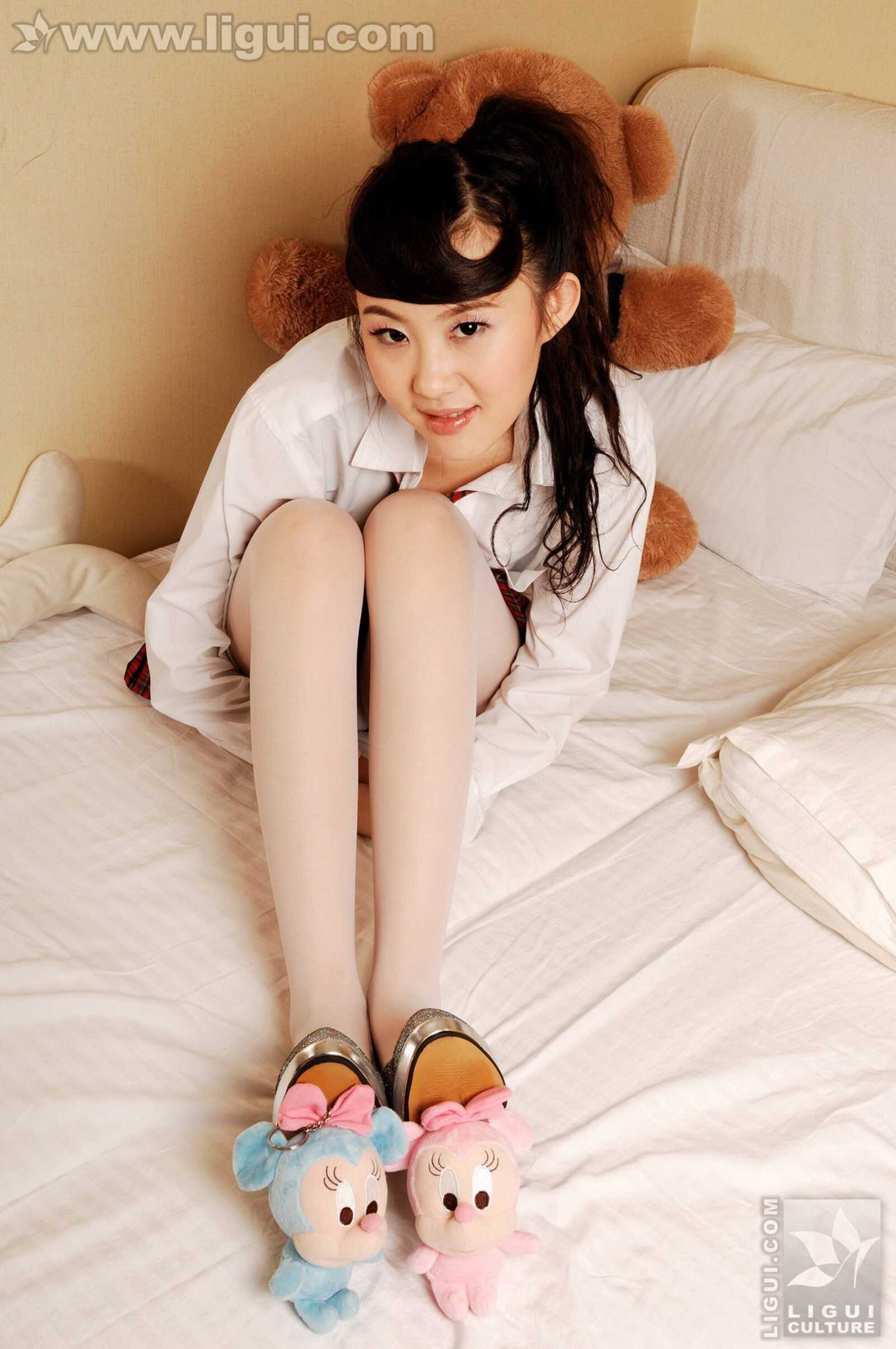 Model 菲菲《大学美少女卧室玩脚》 [丽柜LiGui] 丝第8张