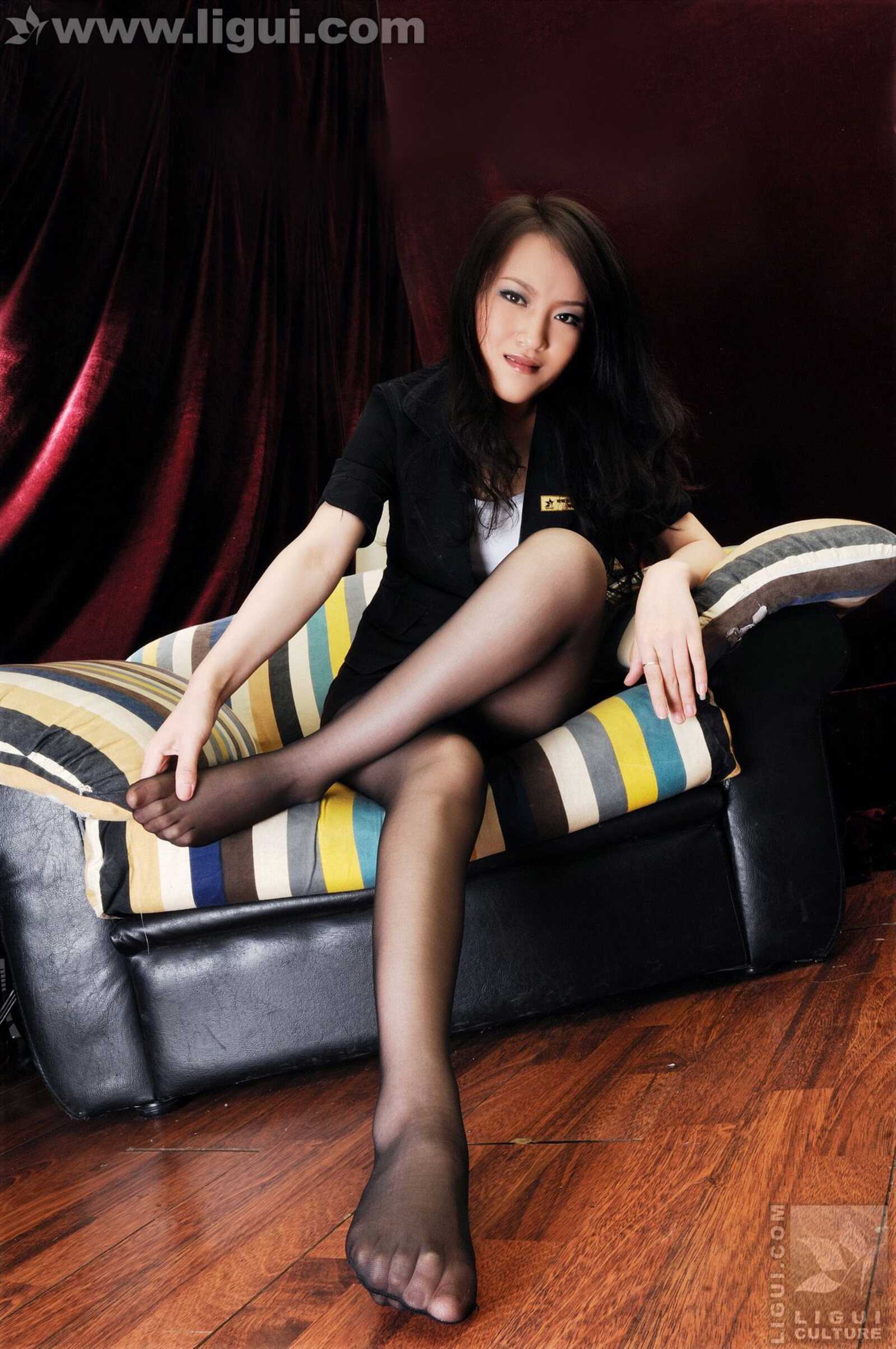 Model Tina《诱惑的黑丝美足》 [丽柜LiGui] 美腿玉足第7张