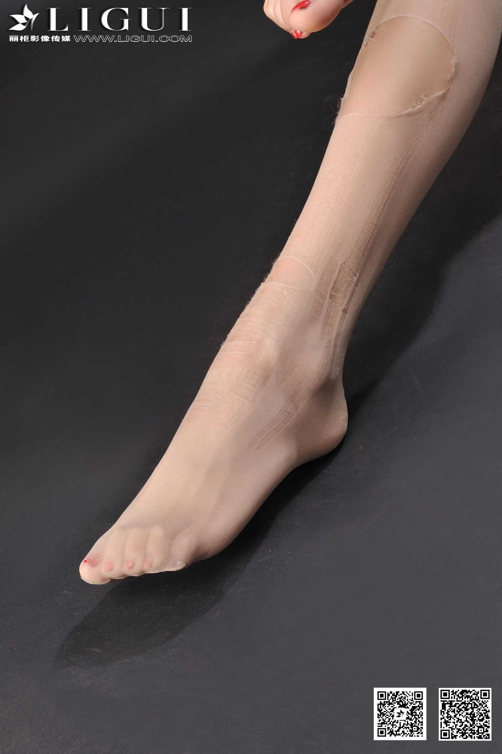 [丽柜LiGui] Model 可馨《职场丽人肉丝袜美足》美腿第2张