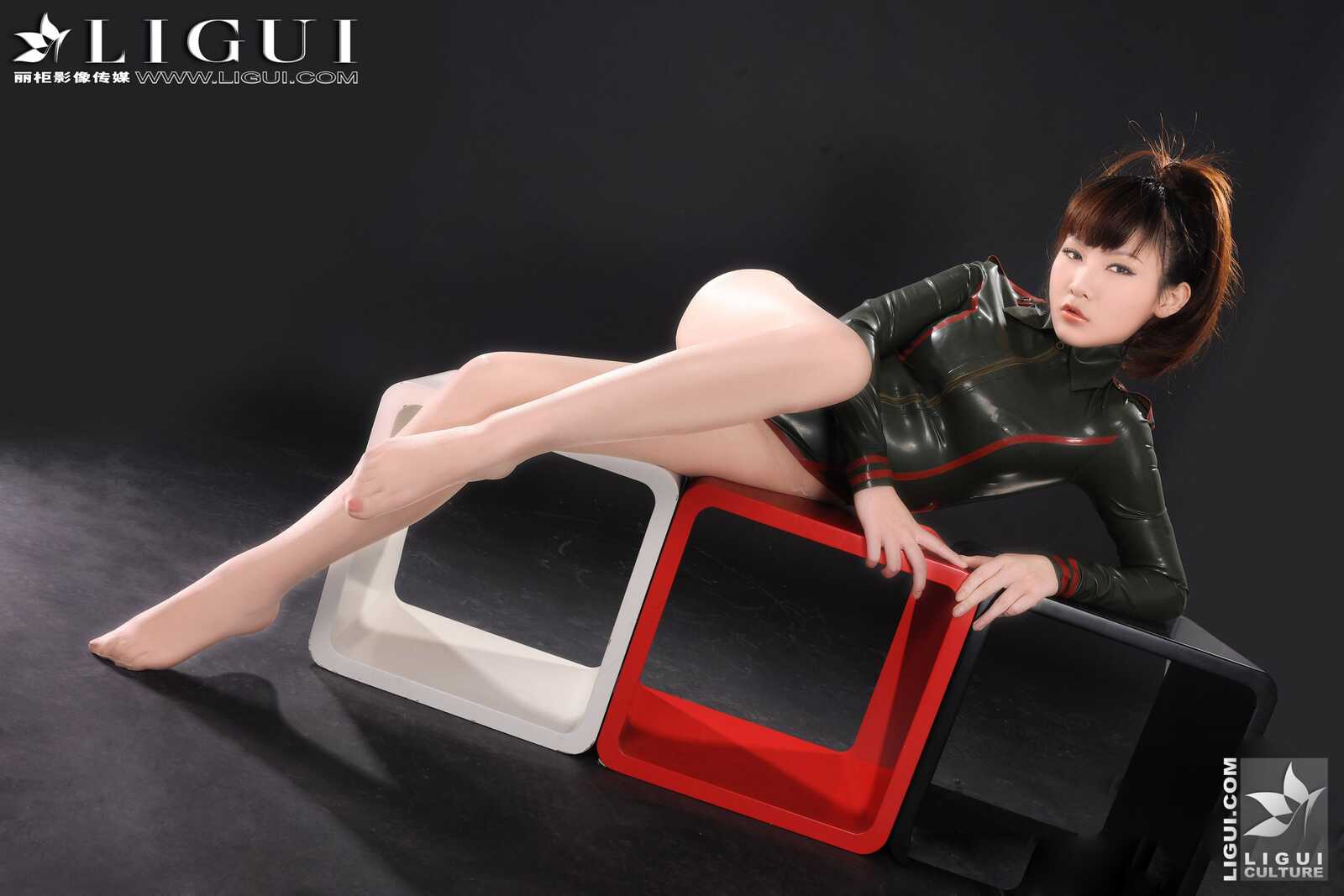 Model 文静《性感女军服》 [丽柜LiGui] 美腿玉足写第2张