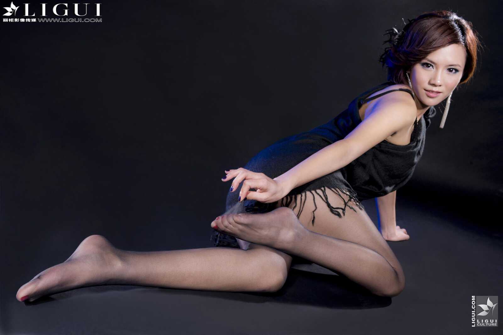 [丽柜LiGui] Model 安娜《黑丝高跟美足》美腿丝足写第8张