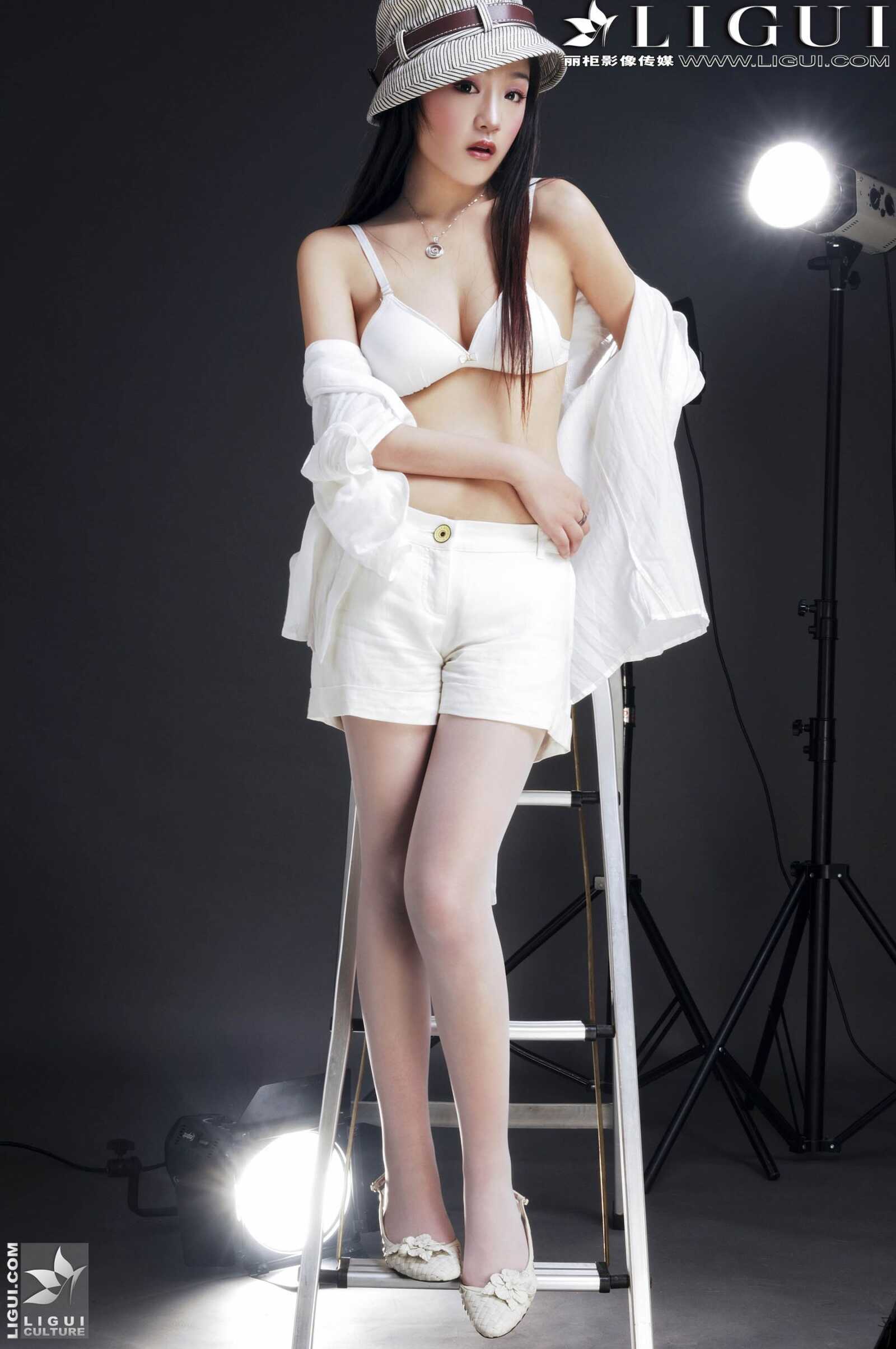 Model 张静研《白衬衫时尚白丝女郎》[丽柜贵足第8张