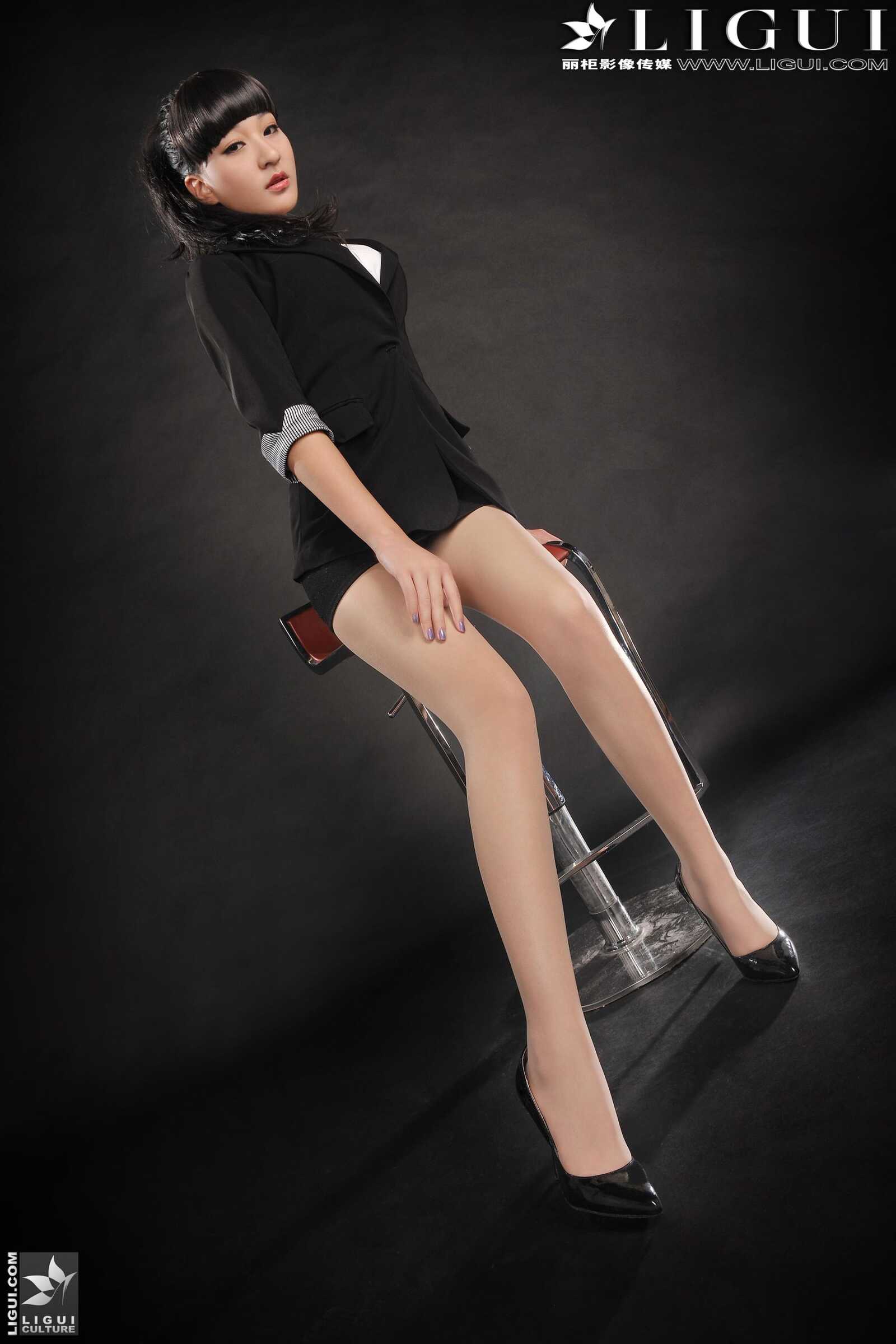 [丽柜贵足LiGui] Model Amily《OL职业装高跟美足》上第12张