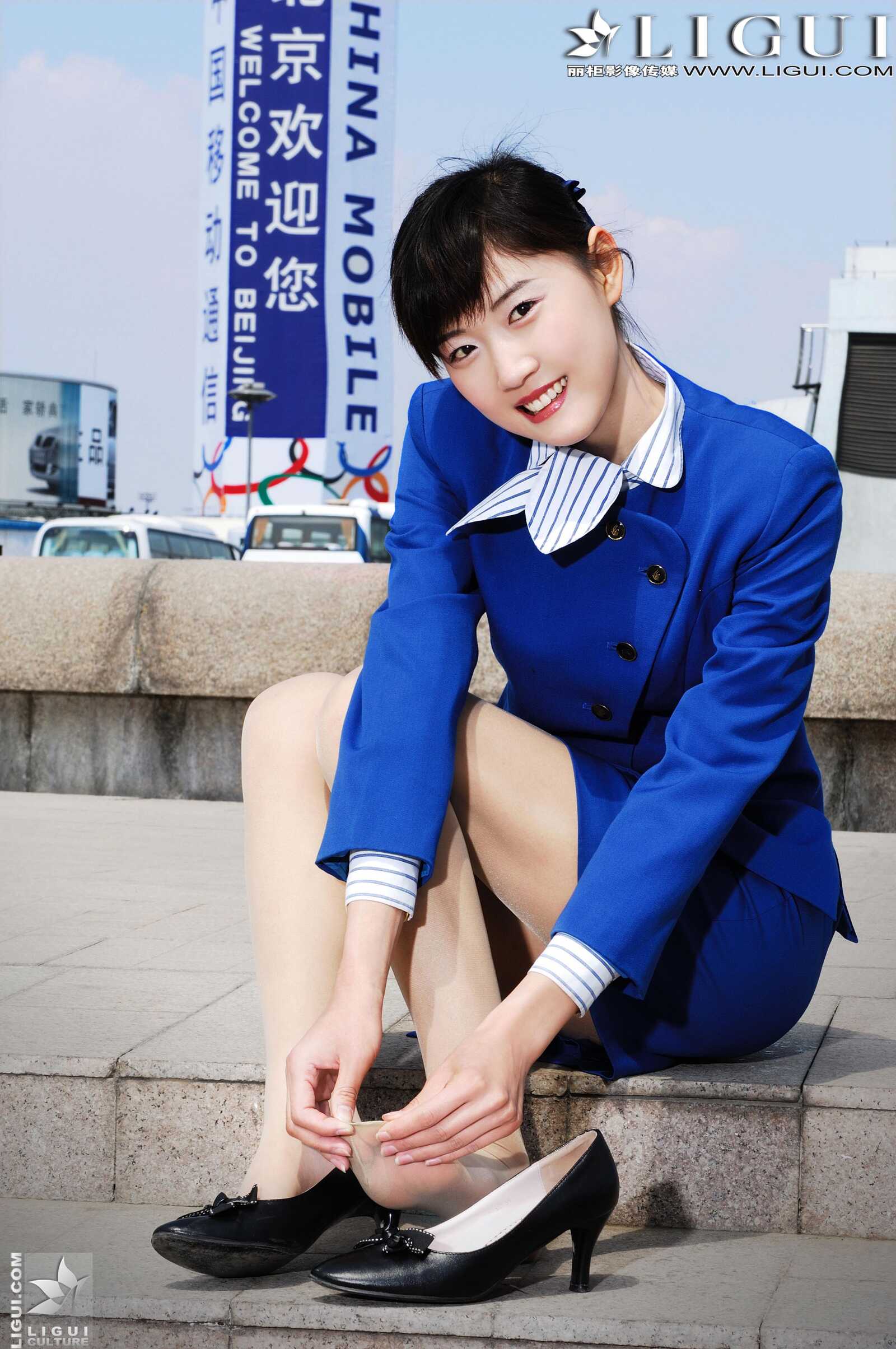 Model 婷婷《空姐系列》 [丽柜LiGui] 美腿丝足写真第5张
