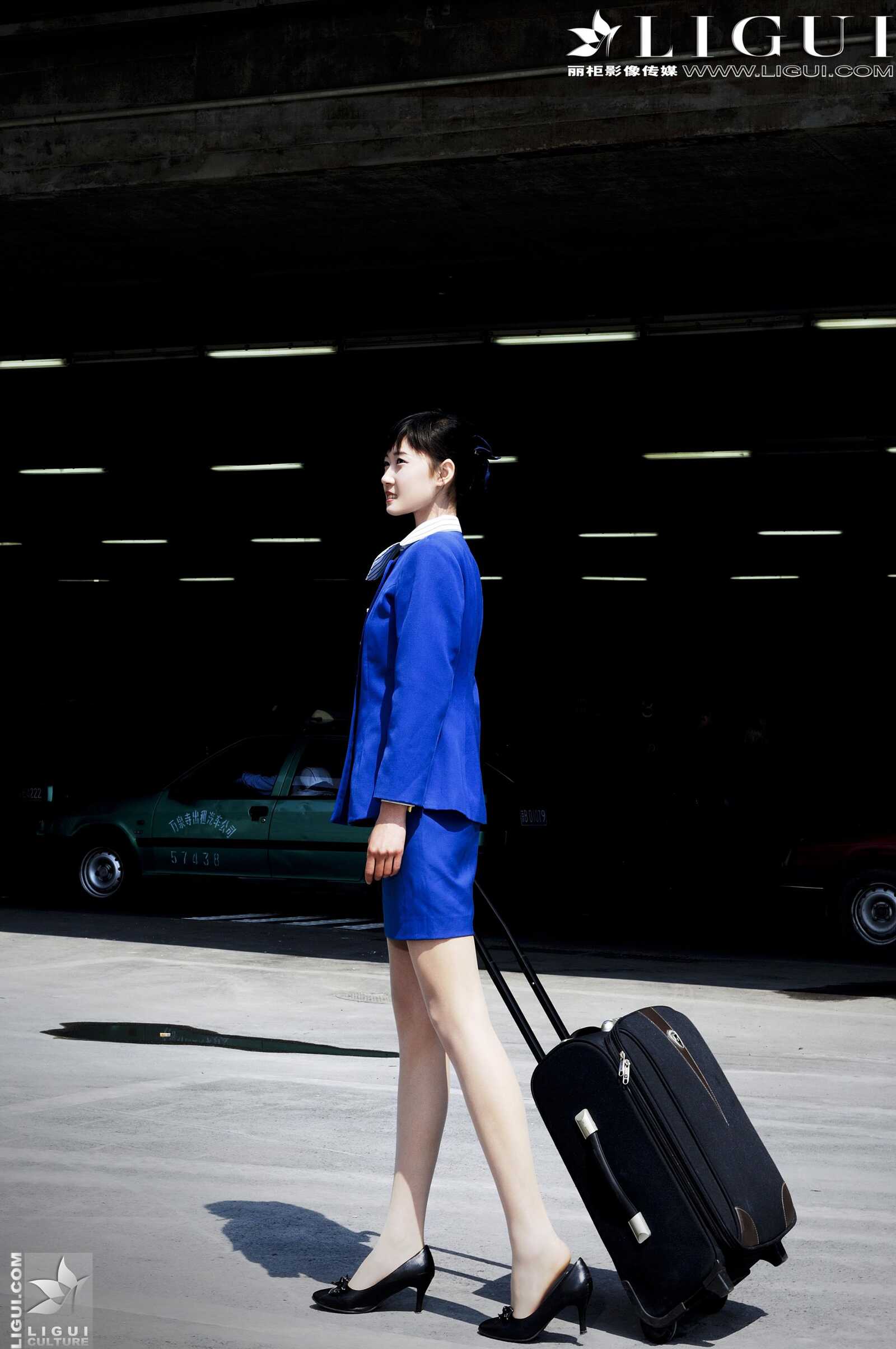 Model 婷婷《空姐系列》 [丽柜LiGui] 美腿丝足写真第4张