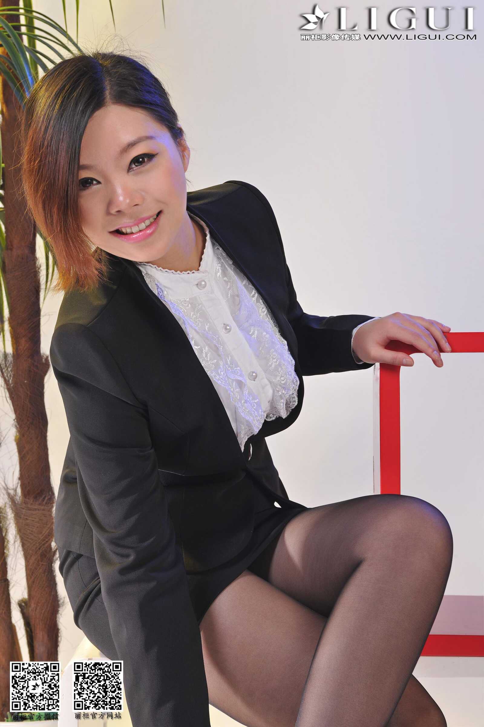 [丽柜贵足] Model 心儿《职场黑丝OL》美腿玉足写真第10张