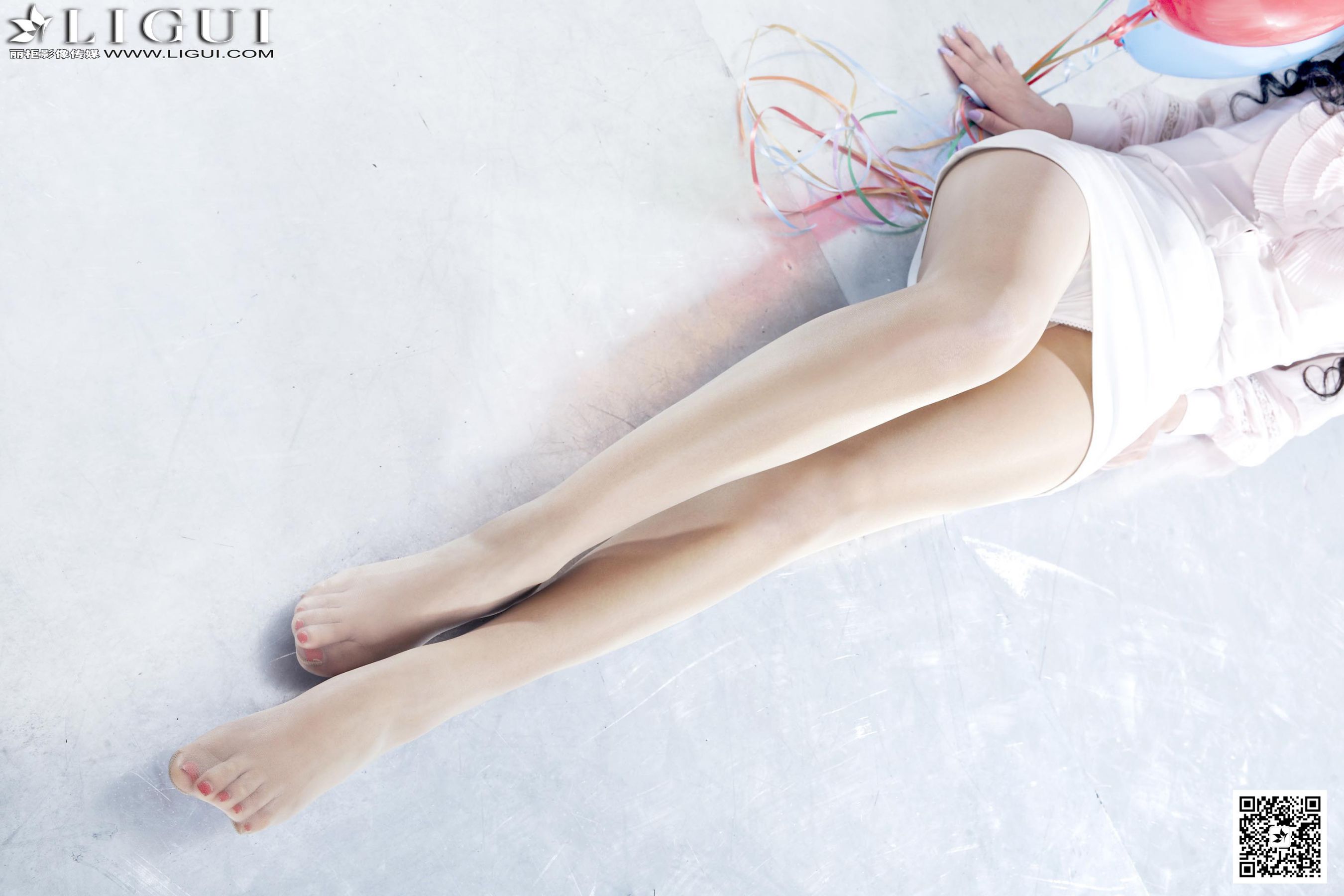 [丽柜LiGui] Model 司琪《气球少女丝足》美腿玉足写第3张