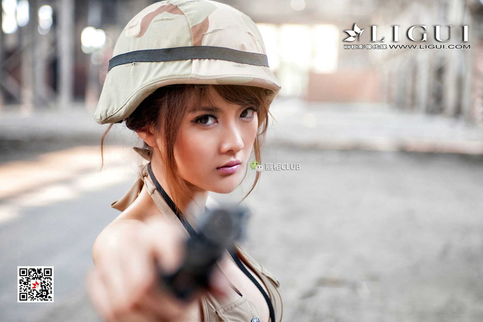 Model 黄芬《女兵美腿丝足》 [丽柜Ligui] 写真集第2张