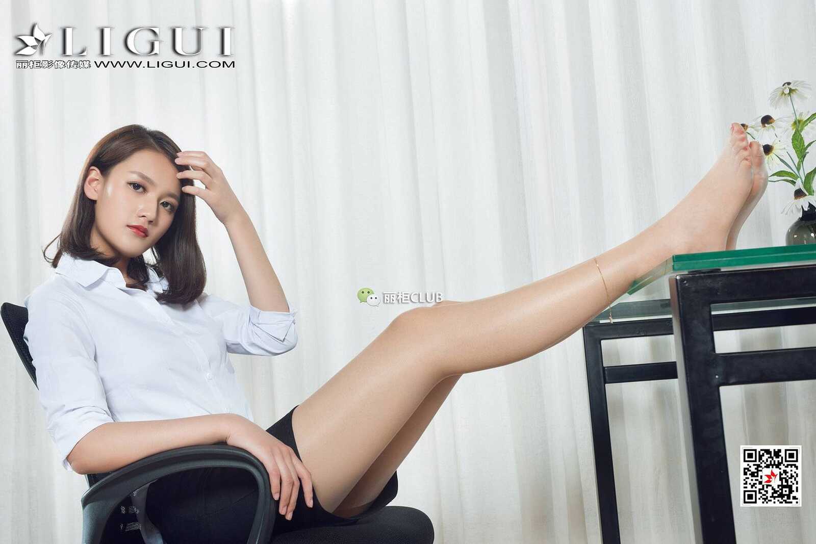 腿模莹莹《肉丝袜美腿丽人》 [丽柜Ligui] 写真集第5张