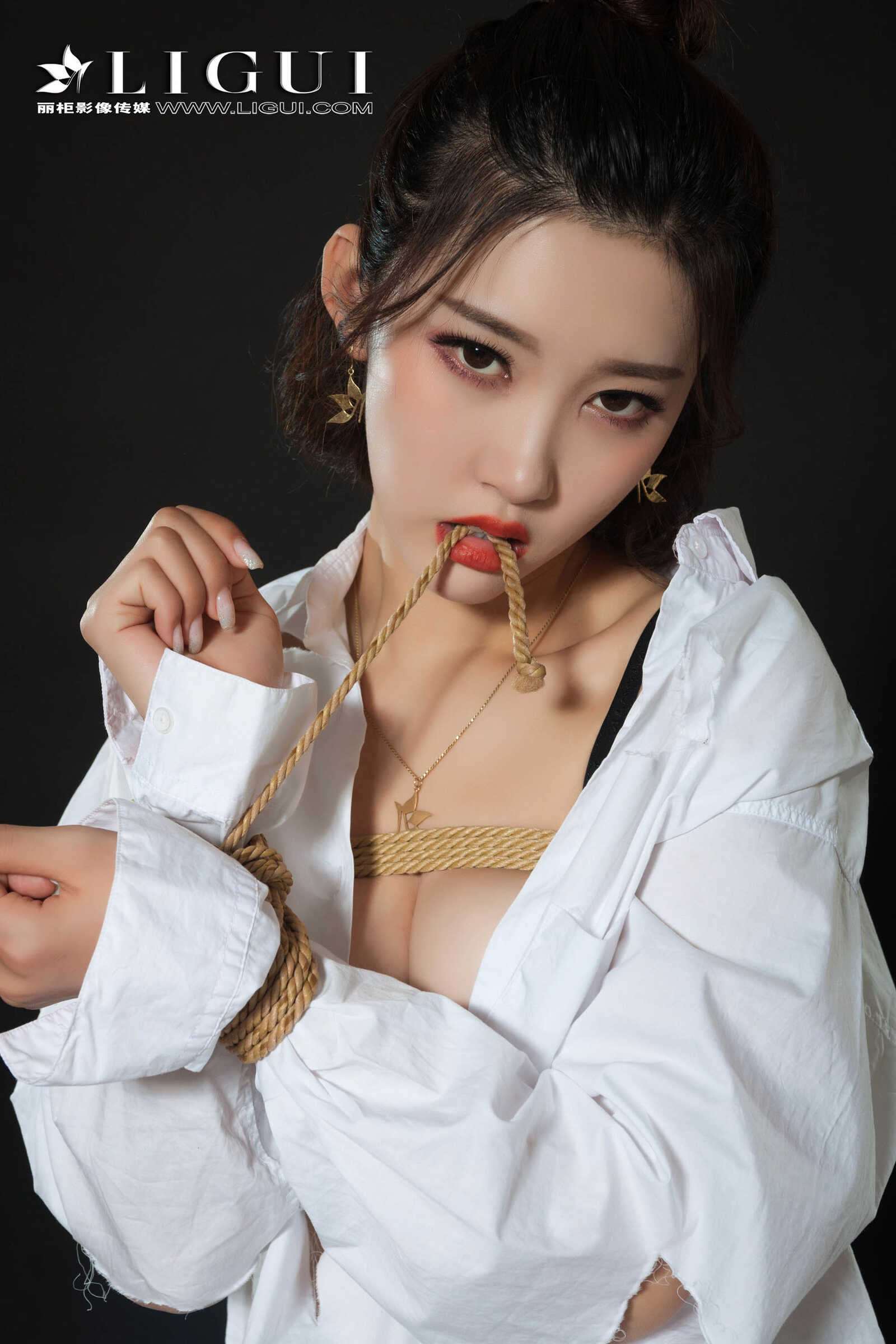 腿模筱筱《牛仔紧身裤+白衬衫+美束捆绑》 [丽柜第13张