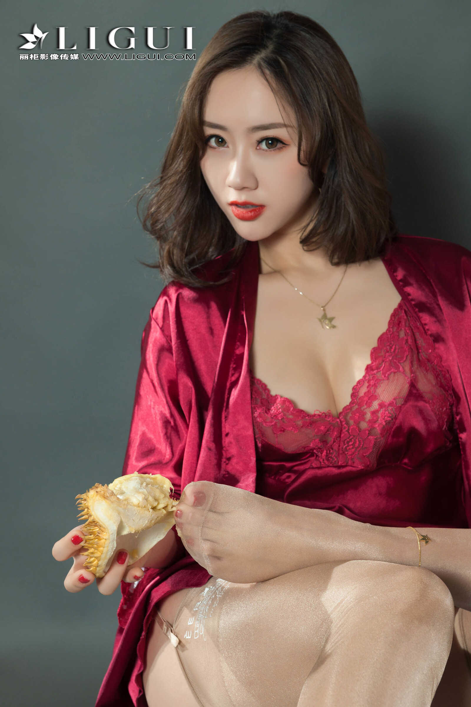 足模然然《榴莲丝袜少妇》 [丽柜Liguil] 写真集第1张