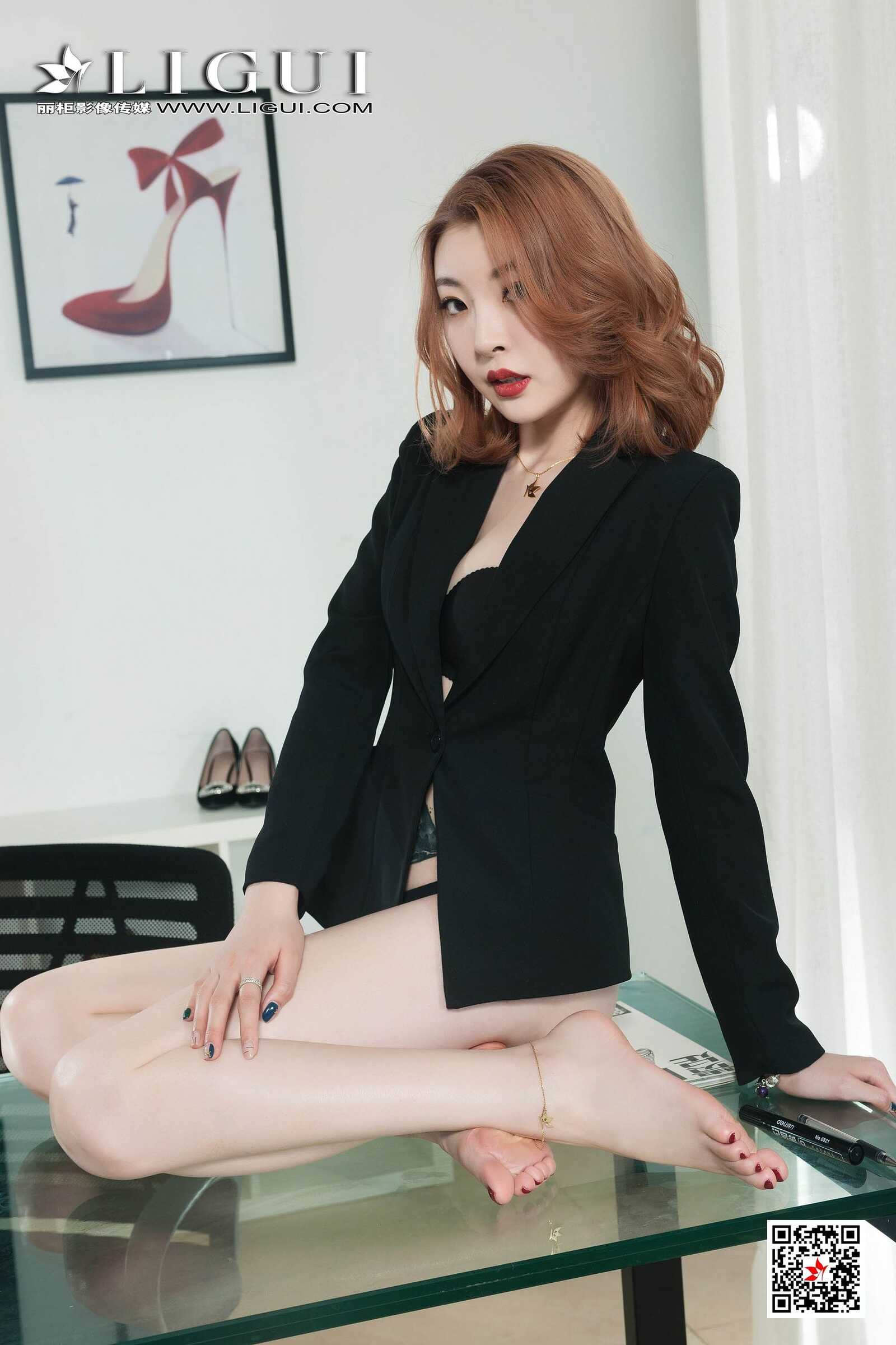 腿模思航《灰丝OL女郎》 [丽柜Ligui] 网络丽人 写第6张