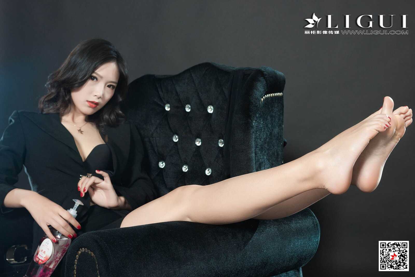 腿模Lala《黑丝玉足OL》 [丽柜Ligui]写真集第4张